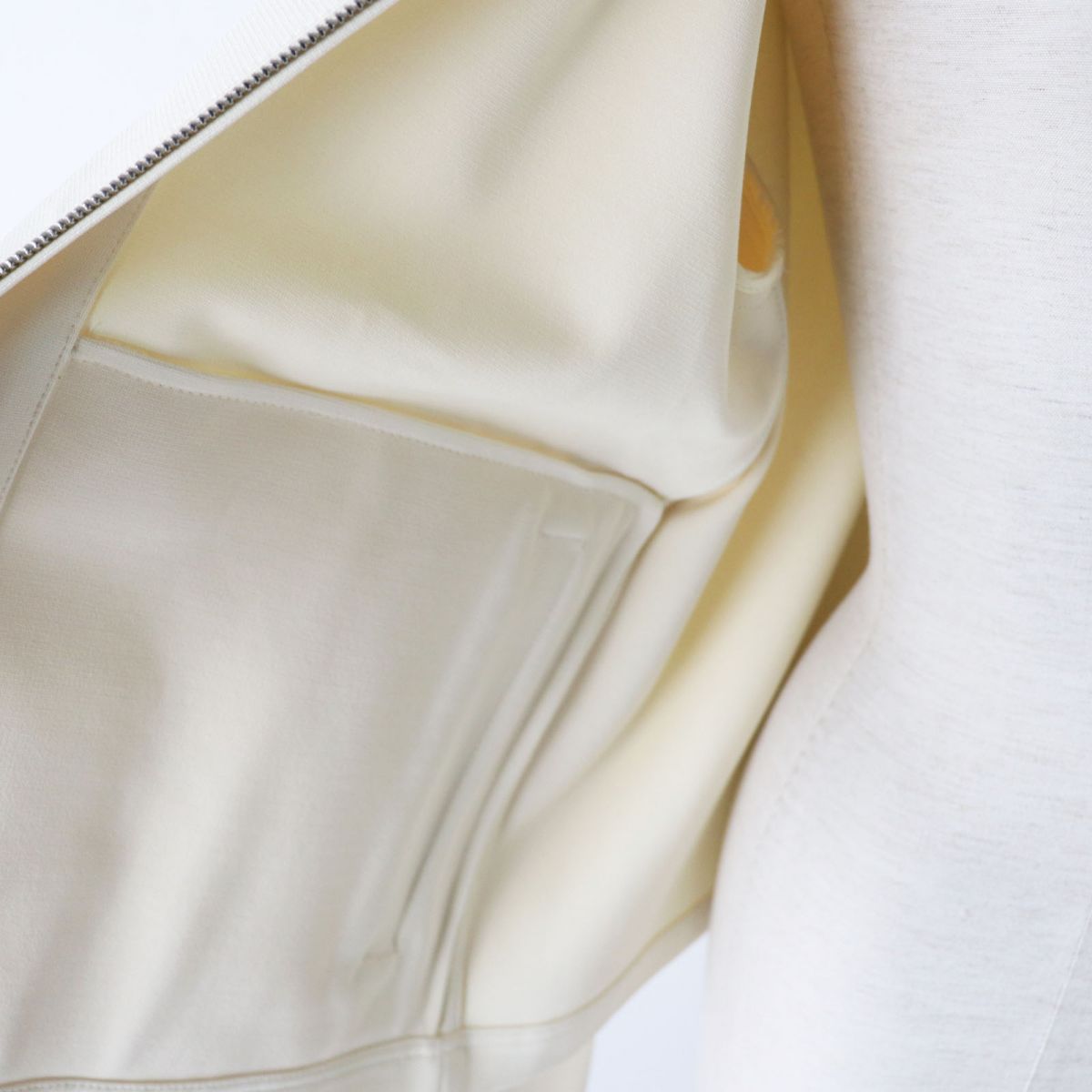 HERMES Jacket Main: 93% rayon, Main: 7% polyurethane, Lining: 65% rayon, Lining: 35% silk Ivory Women 36 Used
