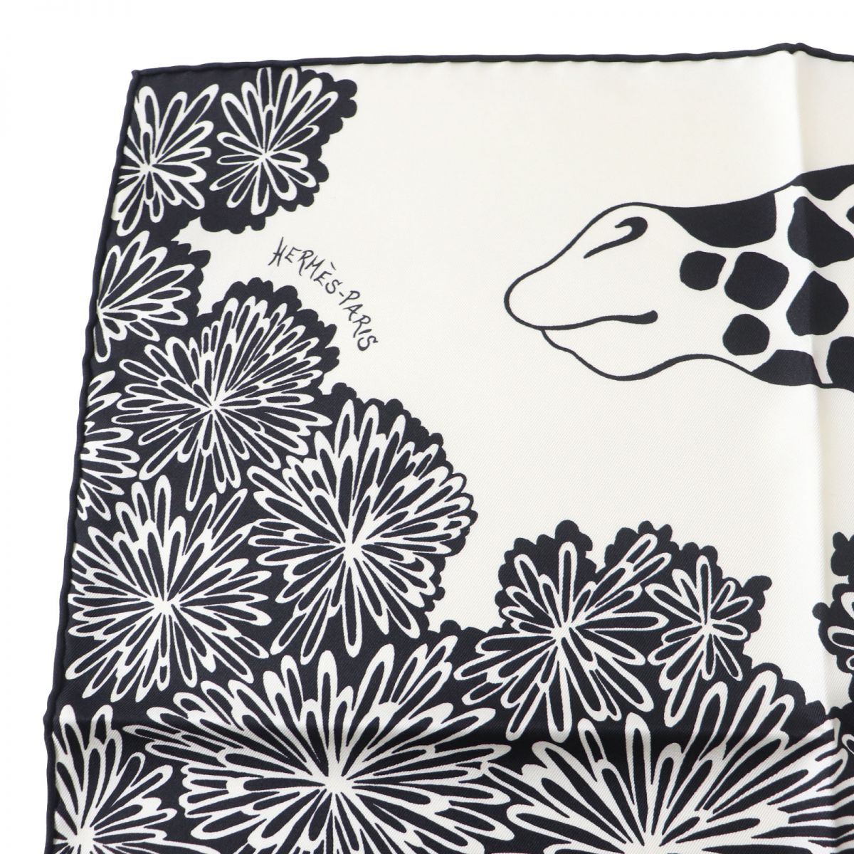 HERMES scarf silk Ivoryx Black THE THREE GRACES Mikamibi Carre45