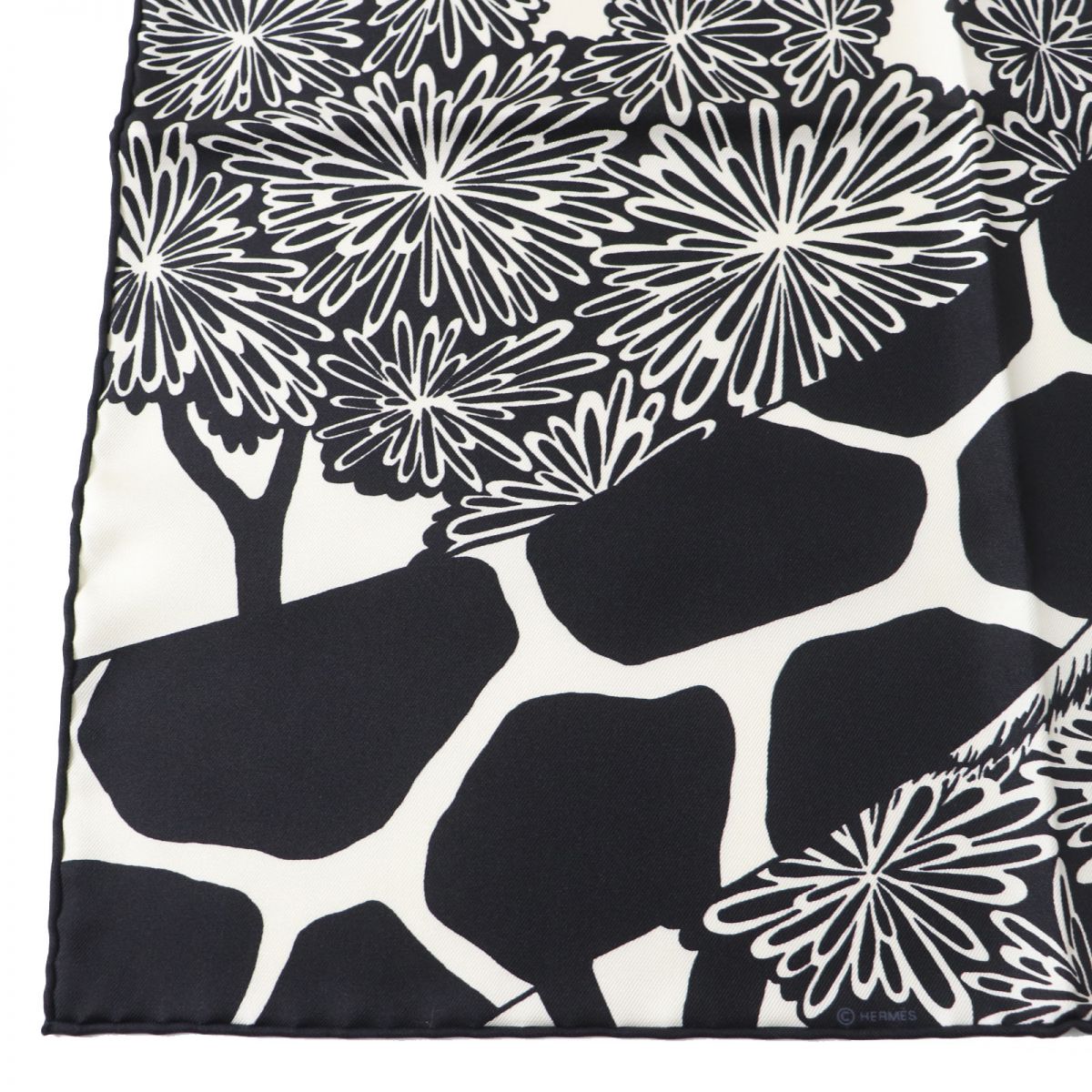HERMES scarf silk Ivoryx Black THE THREE GRACES Mikamibi Carre45
