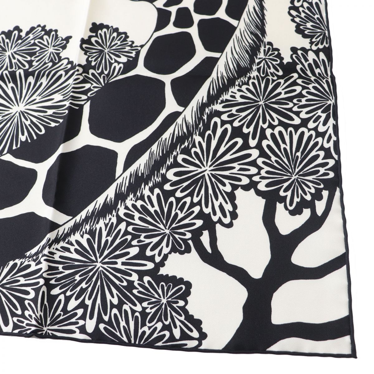 HERMES scarf silk Ivoryx Black THE THREE GRACES Mikamibi Carre45