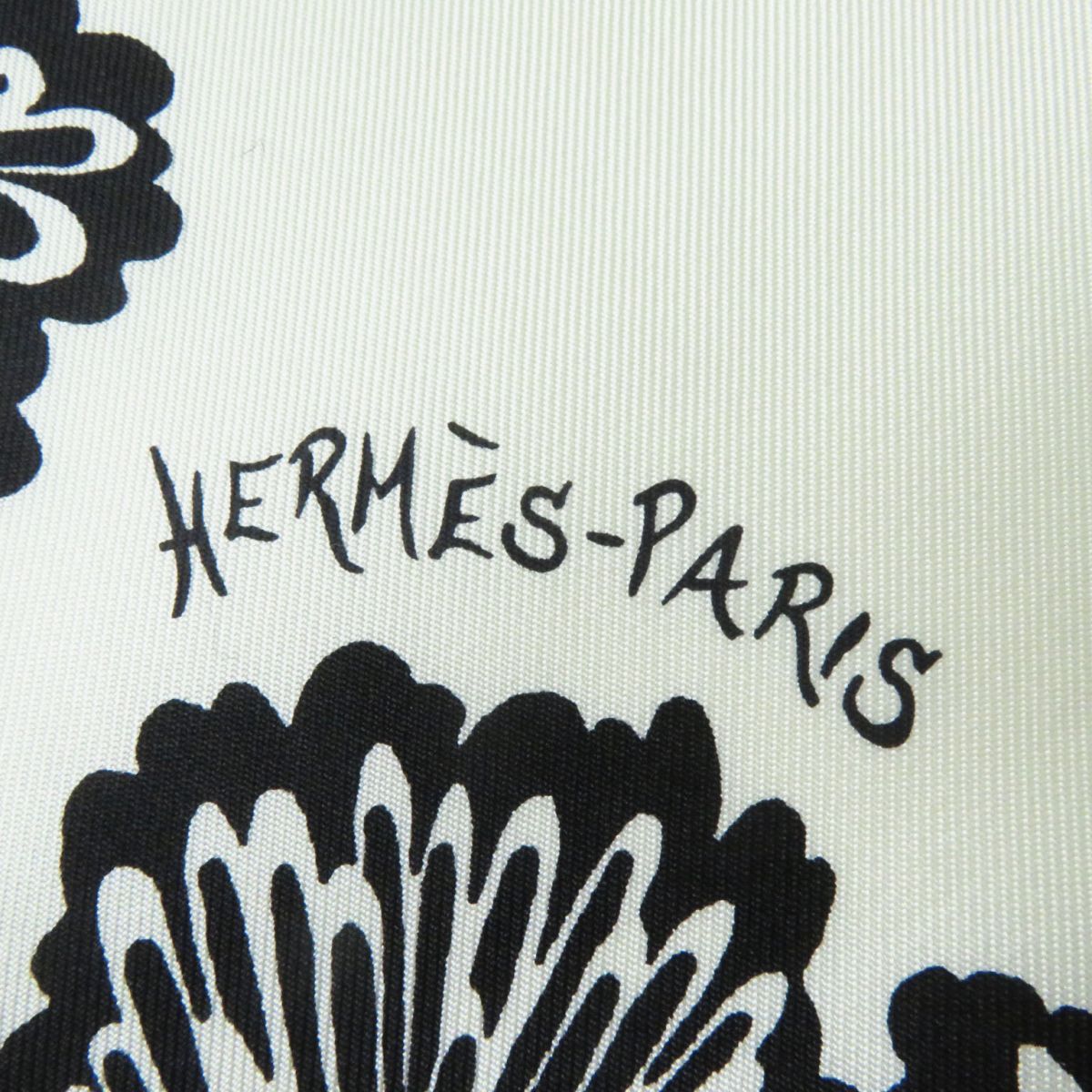 HERMES scarf silk Ivoryx Black THE THREE GRACES Mikamibi Carre45