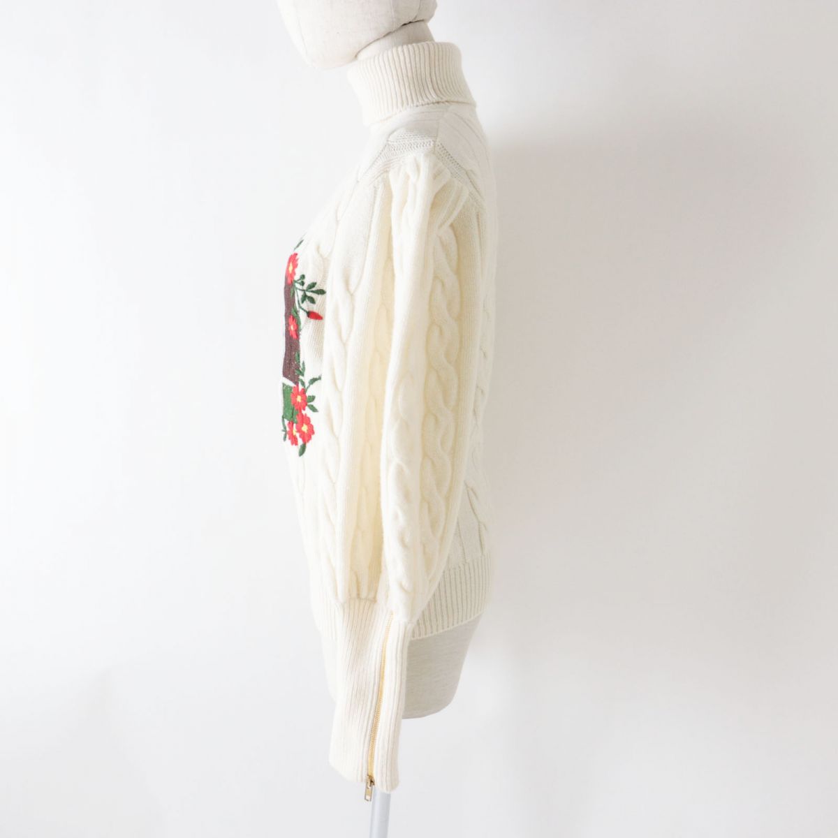 GUCCI knit Main: 100% wool, part: 50% acrylic, part: 50% wool White x multi Women XS Used