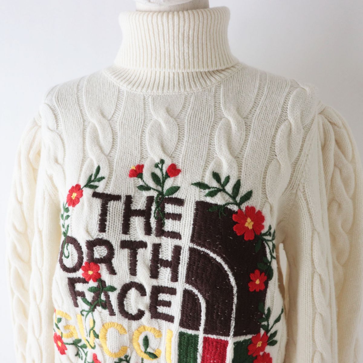 GUCCI knit Main: 100% wool, part: 50% acrylic, part: 50% wool White x multi Women XS Used