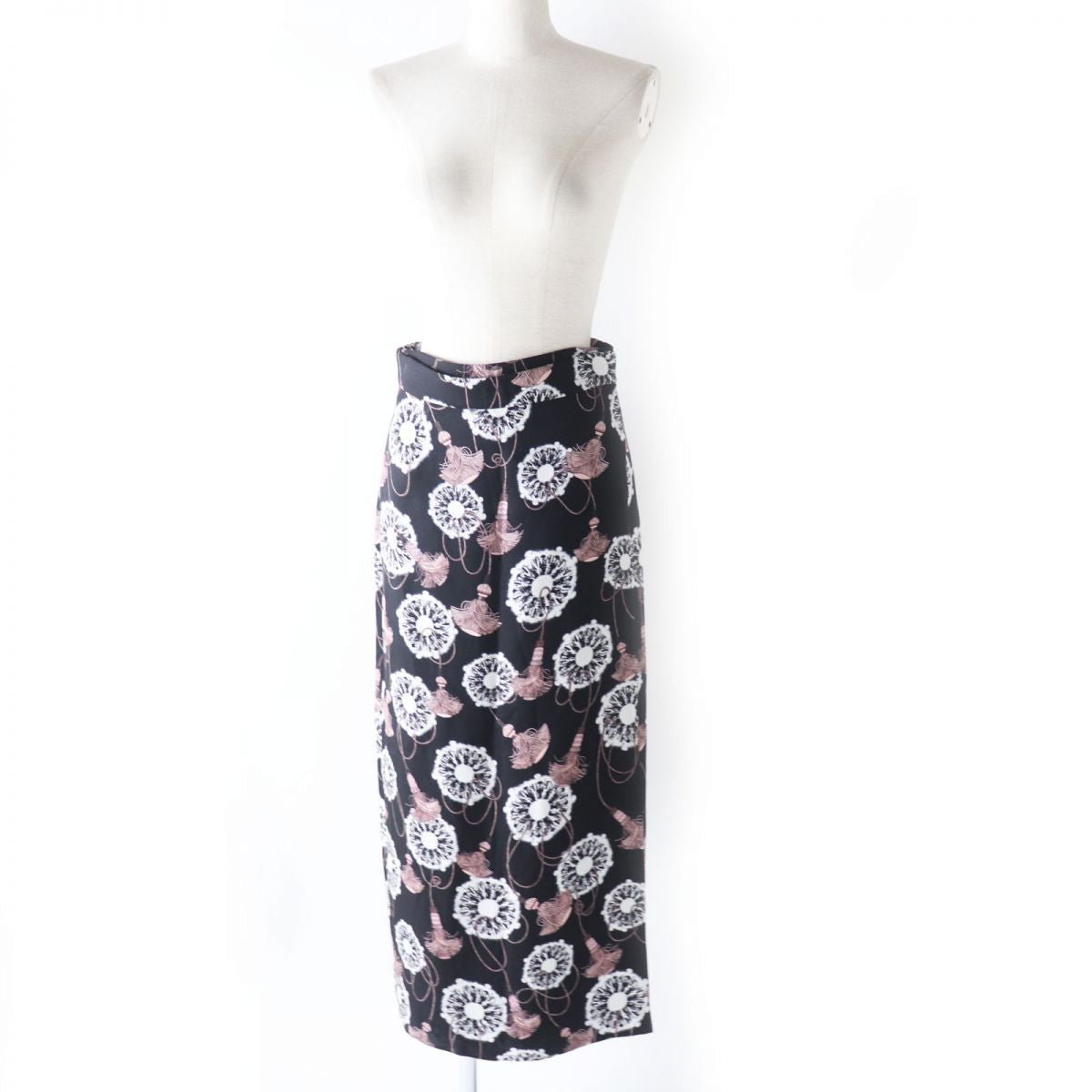 HERMES skirt Main: 100% silk Black x White x Dusty Pink All-over Pattern Women 36 Used