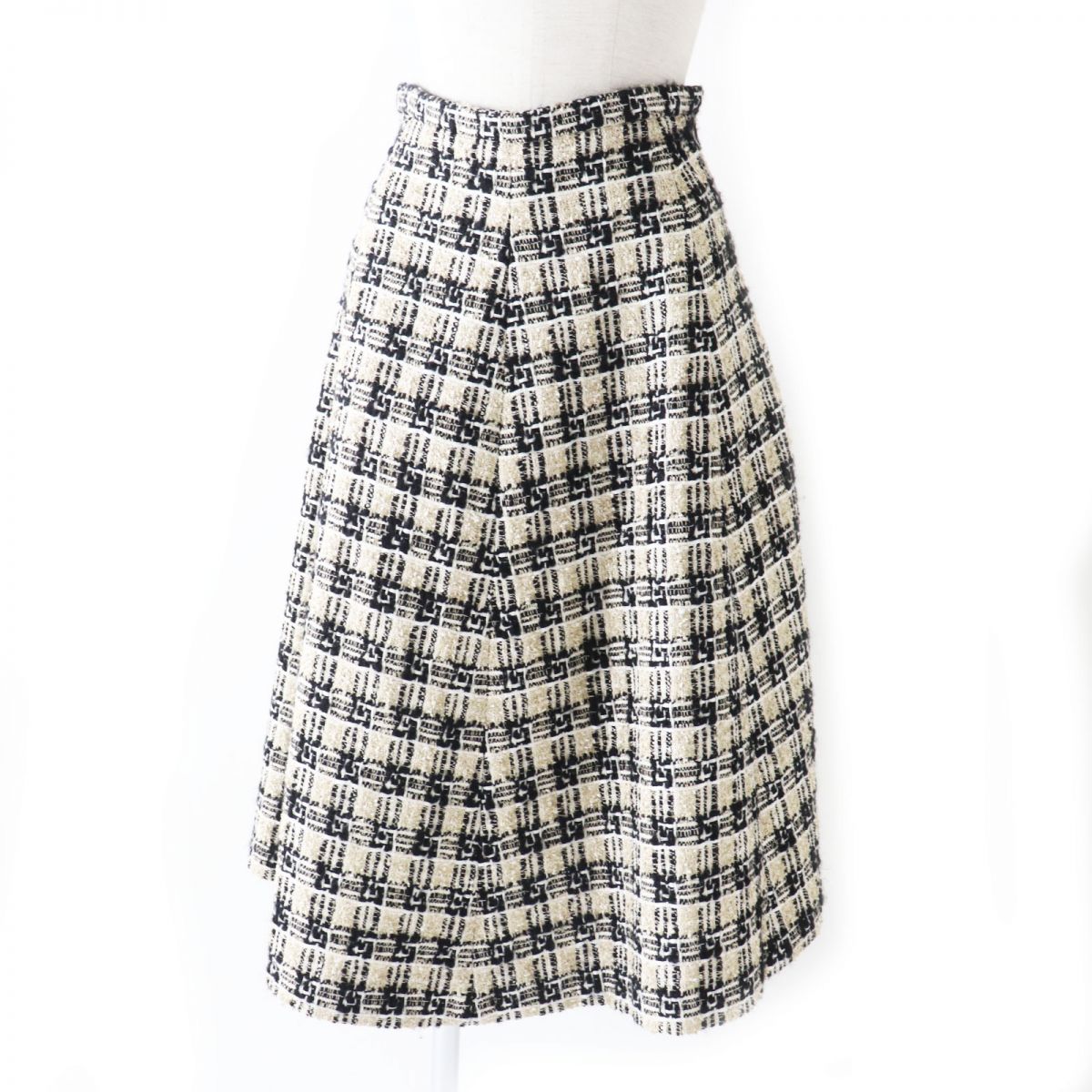 GUCCI skirt Main: 24% cotton, Main: 23% wool, Main: 20% polyester, Main: 19% acrylic, Main: 9% polyamide Black x white x gold<br>(tweed) Women 36 Used