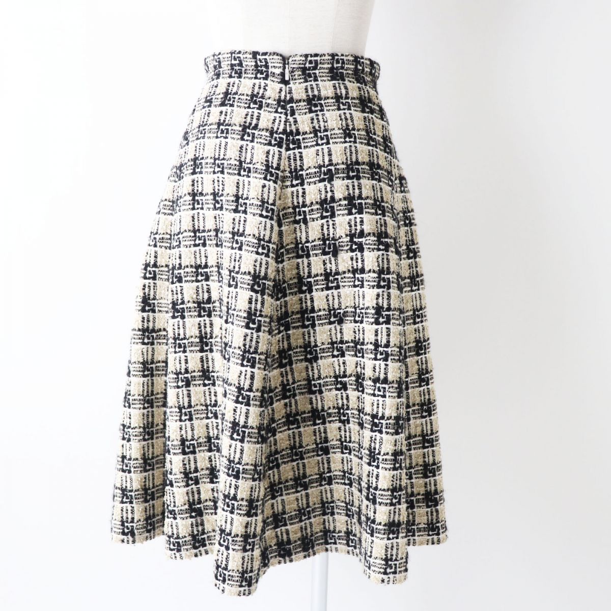 GUCCI skirt Main: 24% cotton, Main: 23% wool, Main: 20% polyester, Main: 19% acrylic, Main: 9% polyamide Black x white x gold<br>(tweed) Women 36 Used