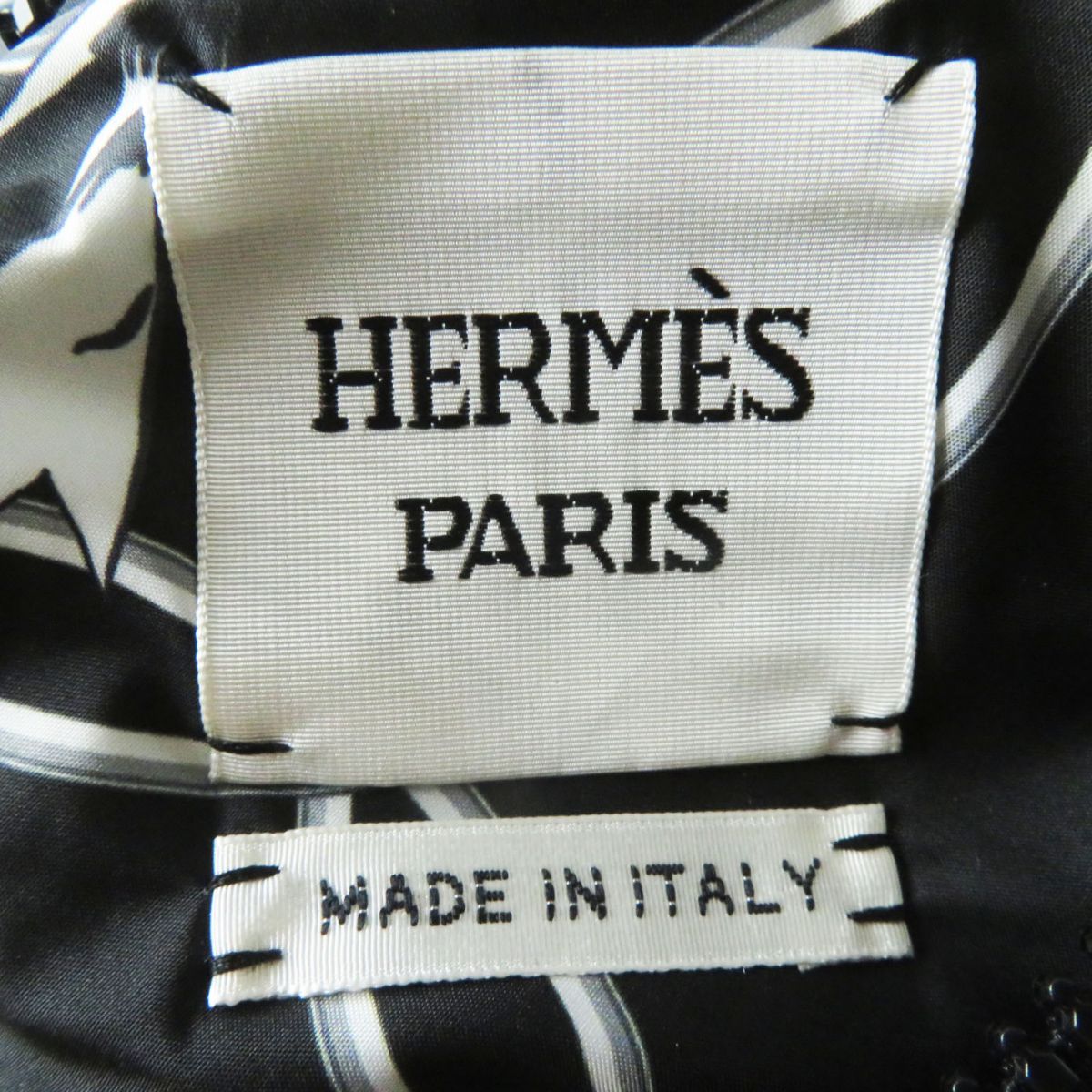 HERMES Down jacket Outer: 100% polyester, Part: 100% virgin wool, Lining: 100% polyester, Filling: 90% down, Filling: 10% feather, Padding: 100% polyester NOIR (Black x White)<br>La Promenade du Matin / Morning Walk Women 34 Used