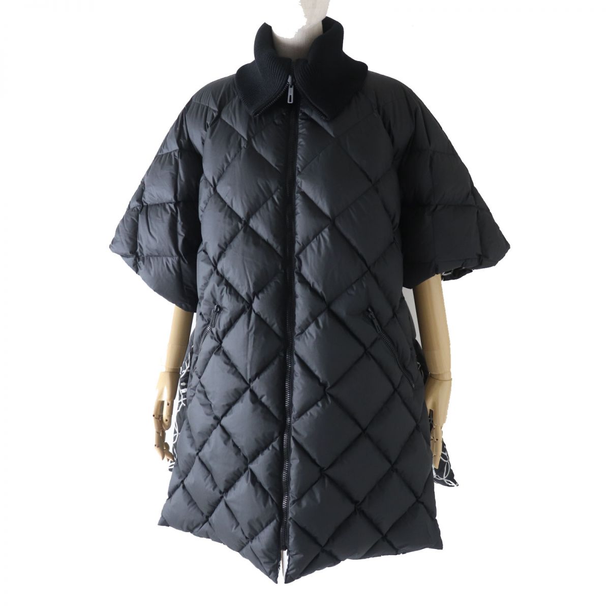 HERMES Down jacket Outer: 100% polyester, Part: 100% virgin wool, Lining: 100% polyester, Filling: 90% down, Filling: 10% feather, Padding: 100% polyester NOIR (Black x White)<br>La Promenade du Matin / Morning Walk Women 34 Used