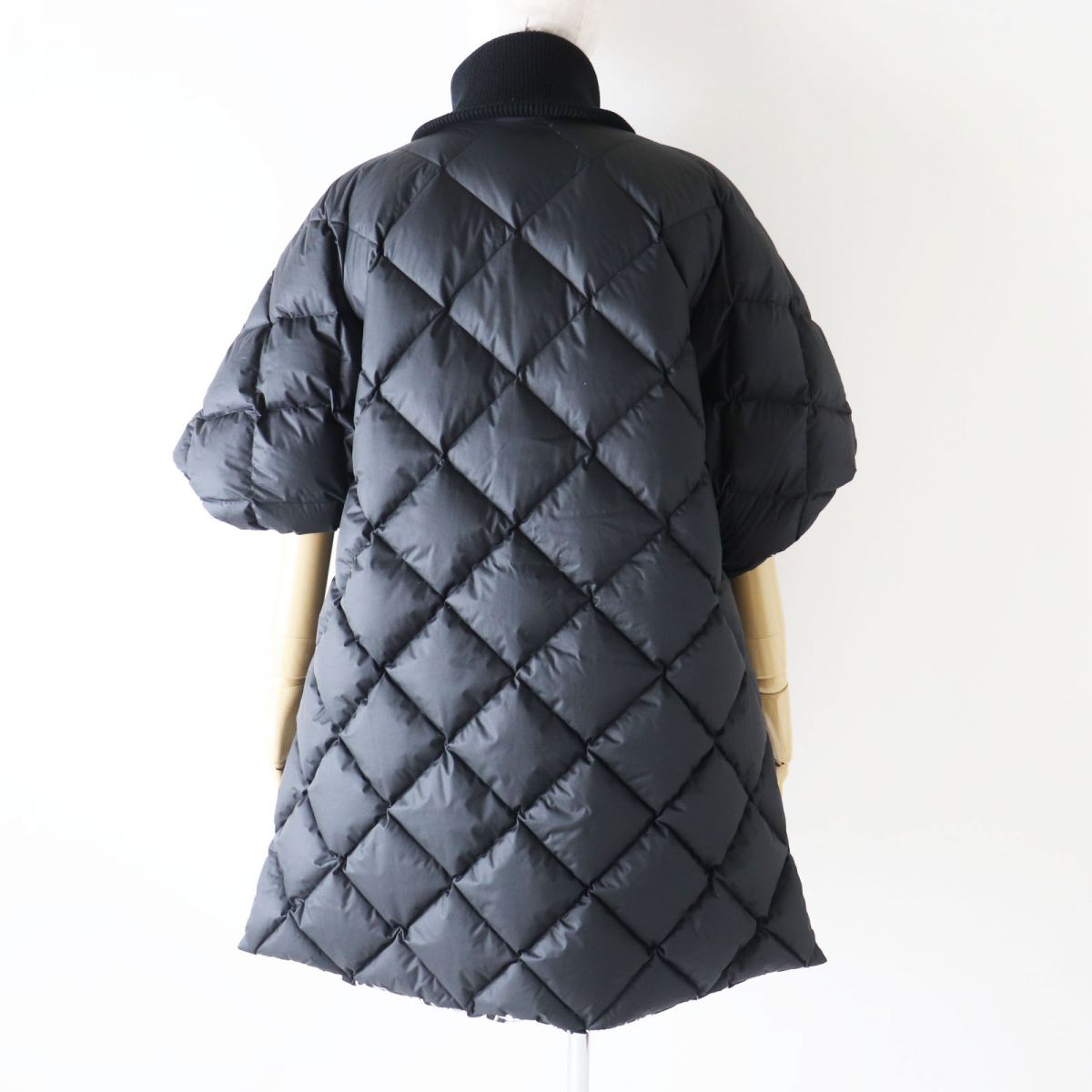 HERMES Down jacket Outer: 100% polyester, Part: 100% virgin wool, Lining: 100% polyester, Filling: 90% down, Filling: 10% feather, Padding: 100% polyester NOIR (Black x White)<br>La Promenade du Matin / Morning Walk Women 34 Used