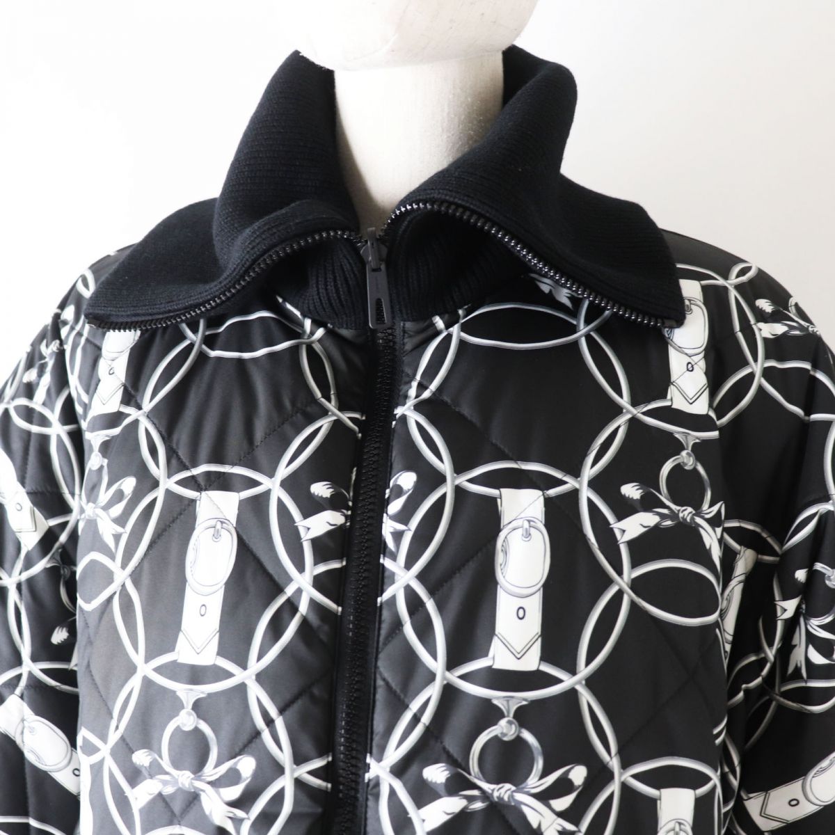 HERMES Down jacket Outer: 100% polyester, Part: 100% virgin wool, Lining: 100% polyester, Filling: 90% down, Filling: 10% feather, Padding: 100% polyester NOIR (Black x White)<br>La Promenade du Matin / Morning Walk Women 34 Used