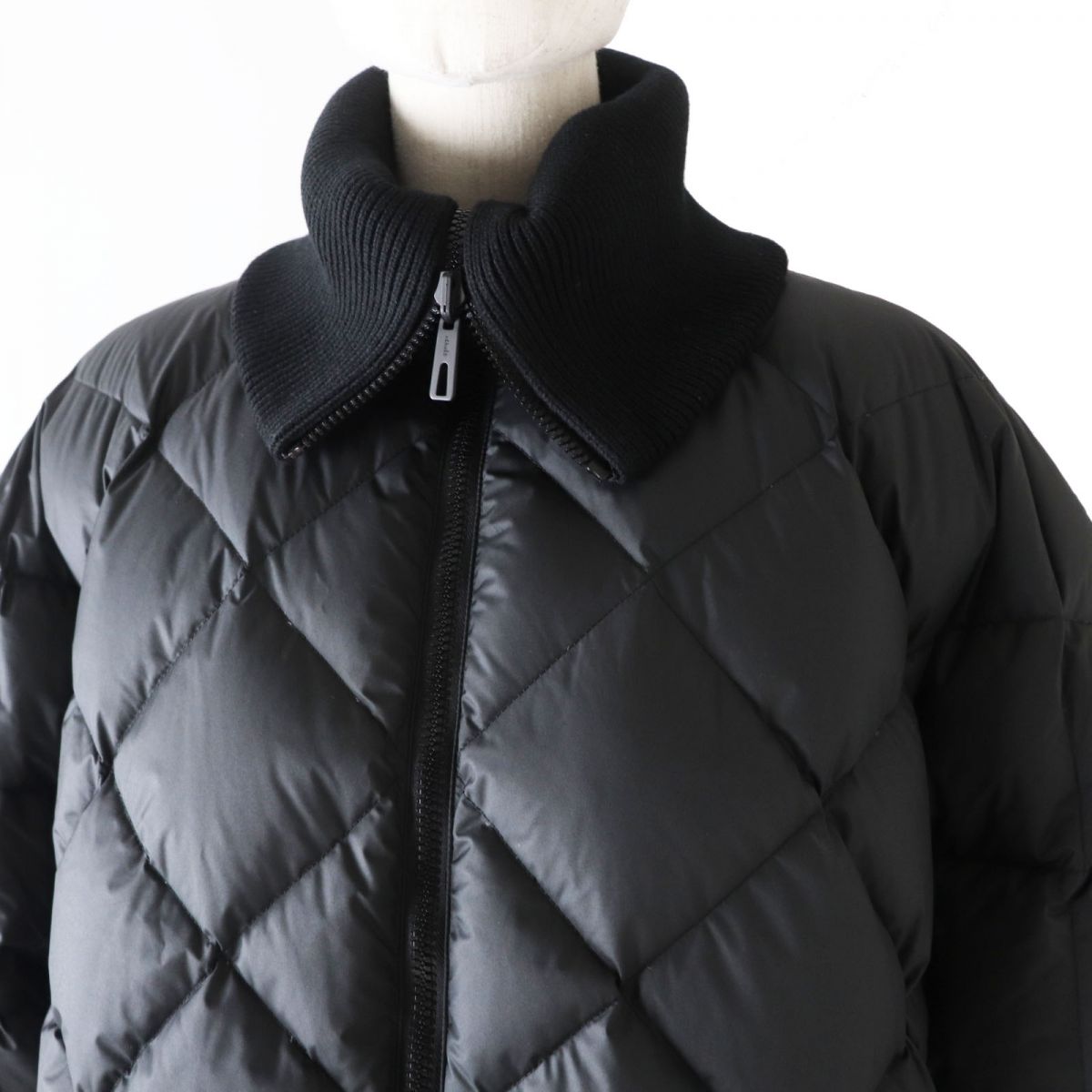 HERMES Down jacket Outer: 100% polyester, Part: 100% virgin wool, Lining: 100% polyester, Filling: 90% down, Filling: 10% feather, Padding: 100% polyester NOIR (Black x White)<br>La Promenade du Matin / Morning Walk Women 34 Used