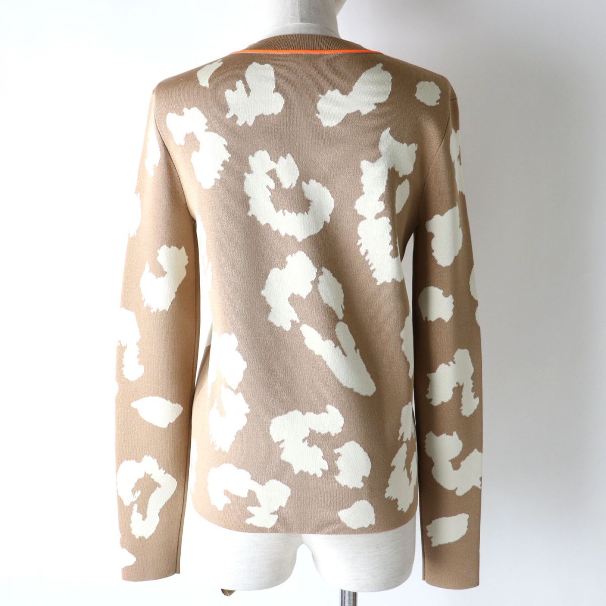 HERMES knit Main: 51% silk, 37% polyester, 7% nylon, 5% polyurethane, Collar: 52% silk, 37% polyester, 8% nylon, 3% polyurethane, Switching part: 100% polyester Beige typex neon orange<br>Jungle Love Fluo Women 38 Used