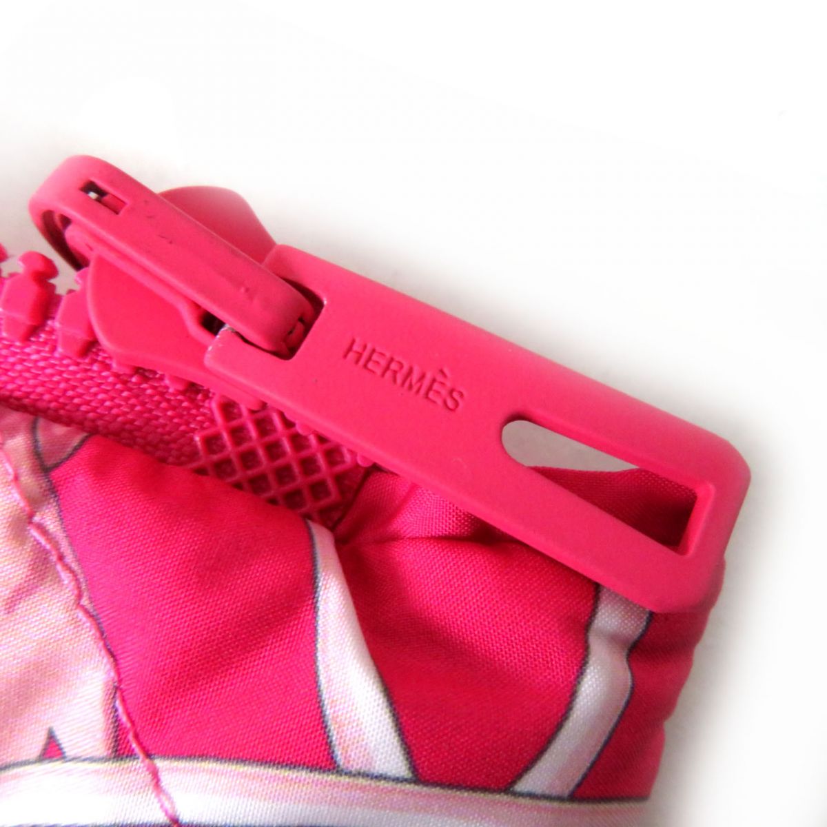 HERMES Best Main: 100% polyester, part: 82% virgin wool, part: 14% polyamide (nylon), part: 4% elastane (polyurethane), part: 57% rayon, 43% polyester Fusha pink<br>La Promenade du Matin/Morning Walk Women 36 Used