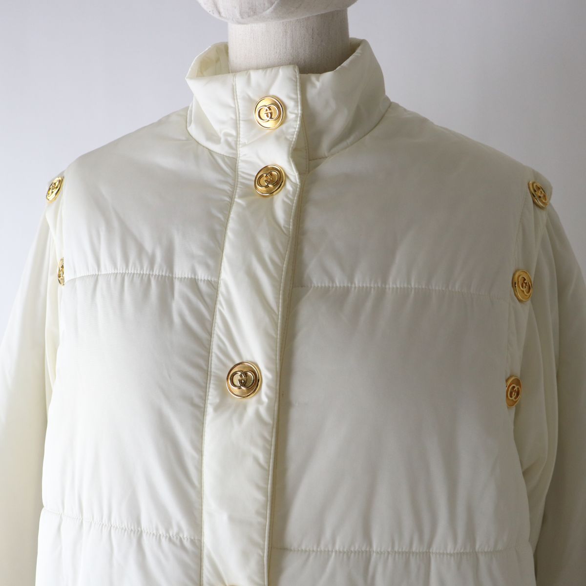 GUCCI coat Outer: 100% nylon, Fur: 100% acrylic, Lining: 68% rayon, Lining: 32% silk, Lining: 100% polyester white Women 38 Used