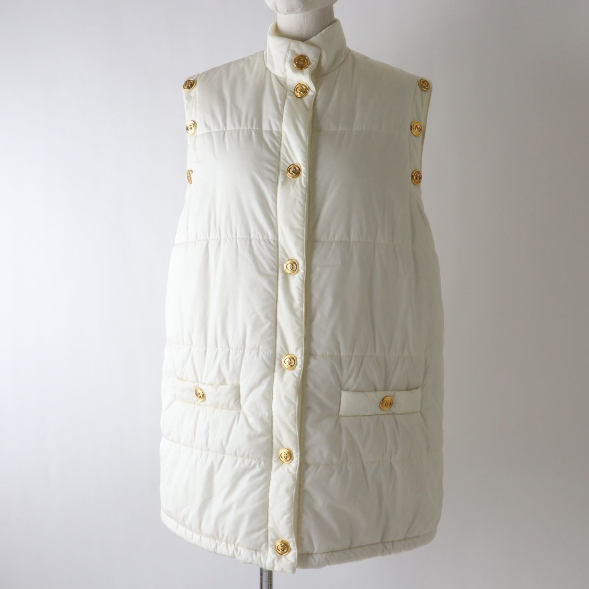 GUCCI coat Outer: 100% nylon, Fur: 100% acrylic, Lining: 68% rayon, Lining: 32% silk, Lining: 100% polyester white Women 38 Used