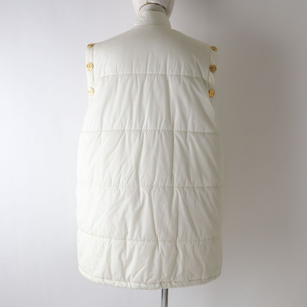 GUCCI coat Outer: 100% nylon, Fur: 100% acrylic, Lining: 68% rayon, Lining: 32% silk, Lining: 100% polyester white Women 38 Used