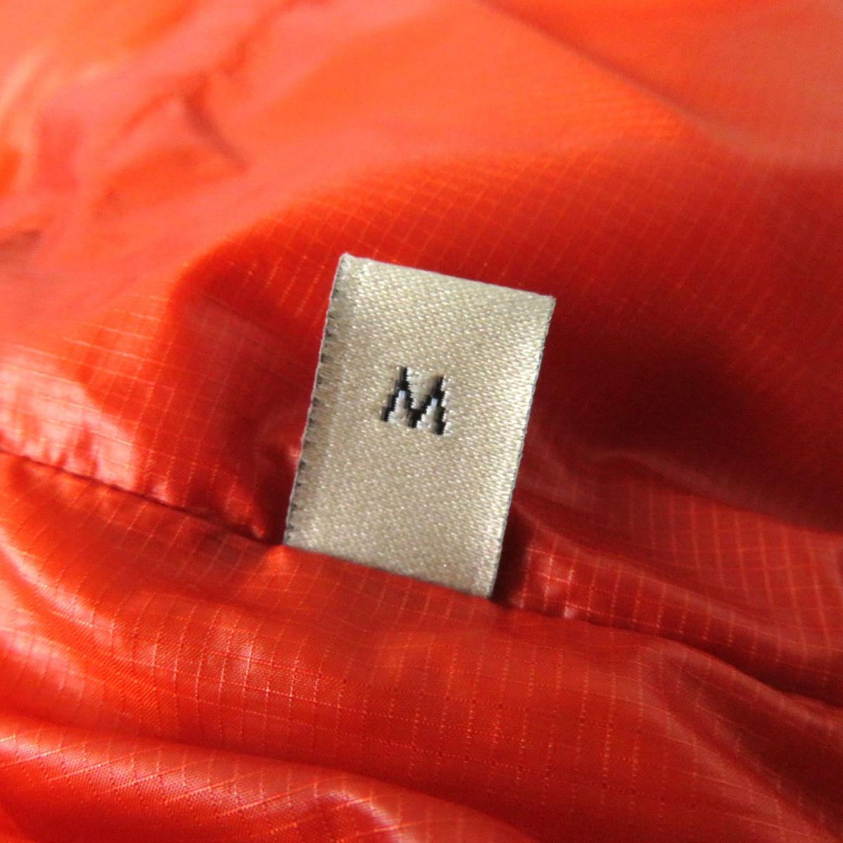 GUCCI Down jacket Outer: 100% nylon, Lining: 100% nylon, Part: polyurethane, Filling: 80% down, Filling: 20% feather, Part: 100% polyester Outer: Blue<br>Lining: Orange Women M Used