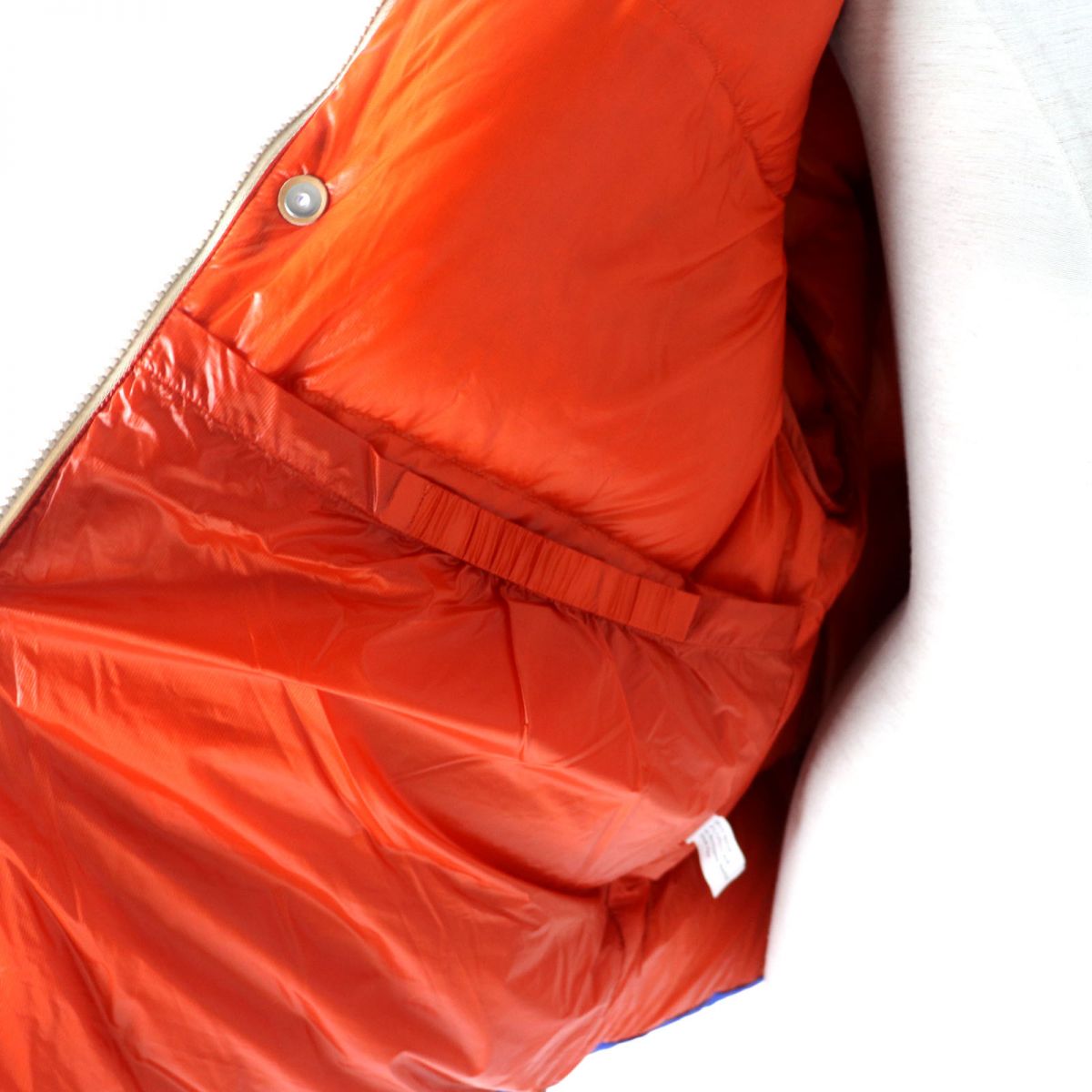 GUCCI Down jacket Outer: 100% nylon, Lining: 100% nylon, Part: polyurethane, Filling: 80% down, Filling: 20% feather, Part: 100% polyester Outer: Blue<br>Lining: Orange Women M Used
