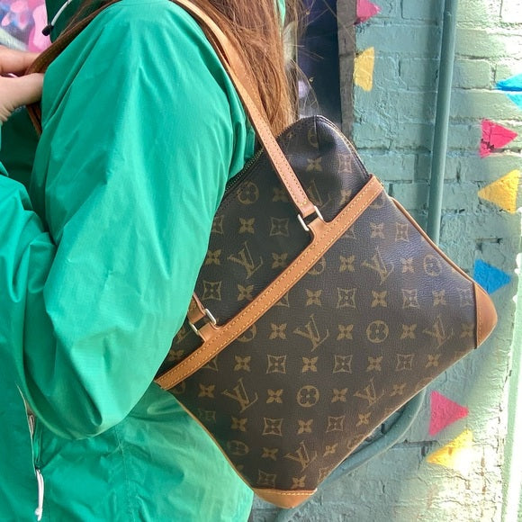 LOUIS VUITTON Coussin shoulder bag TWS pop