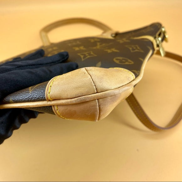 LOUIS VUITTON Coussin shoulder bag TWS pop