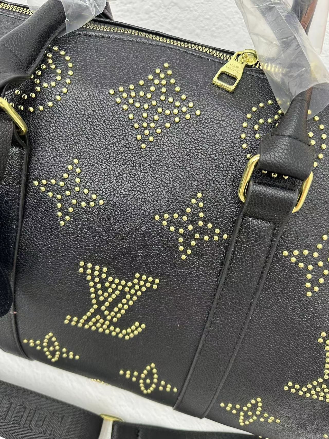 Louis vuitton handbag ( weekender / traveling bag)