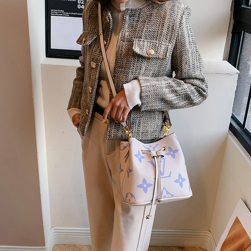 Louis vuitton handbag ( bucket bag)