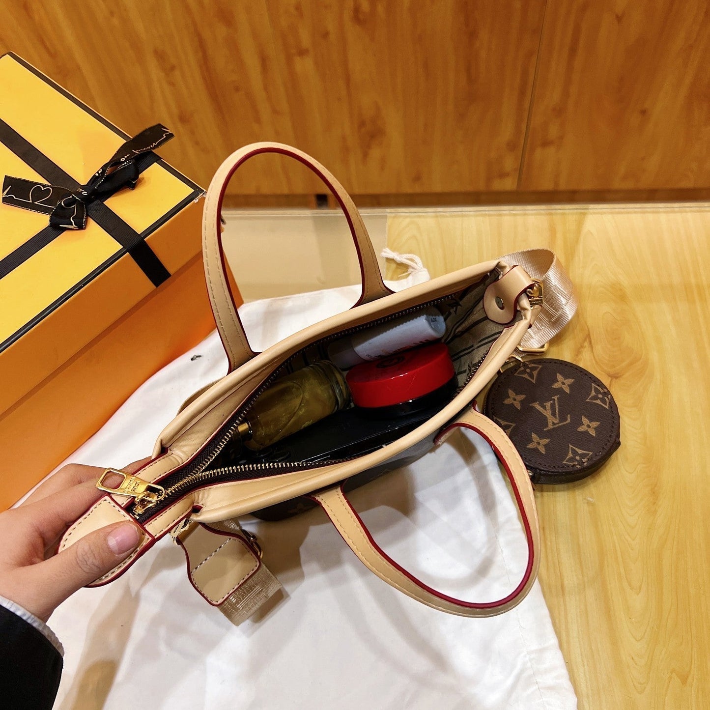 Louis vuitton handbag ( Neverfull)