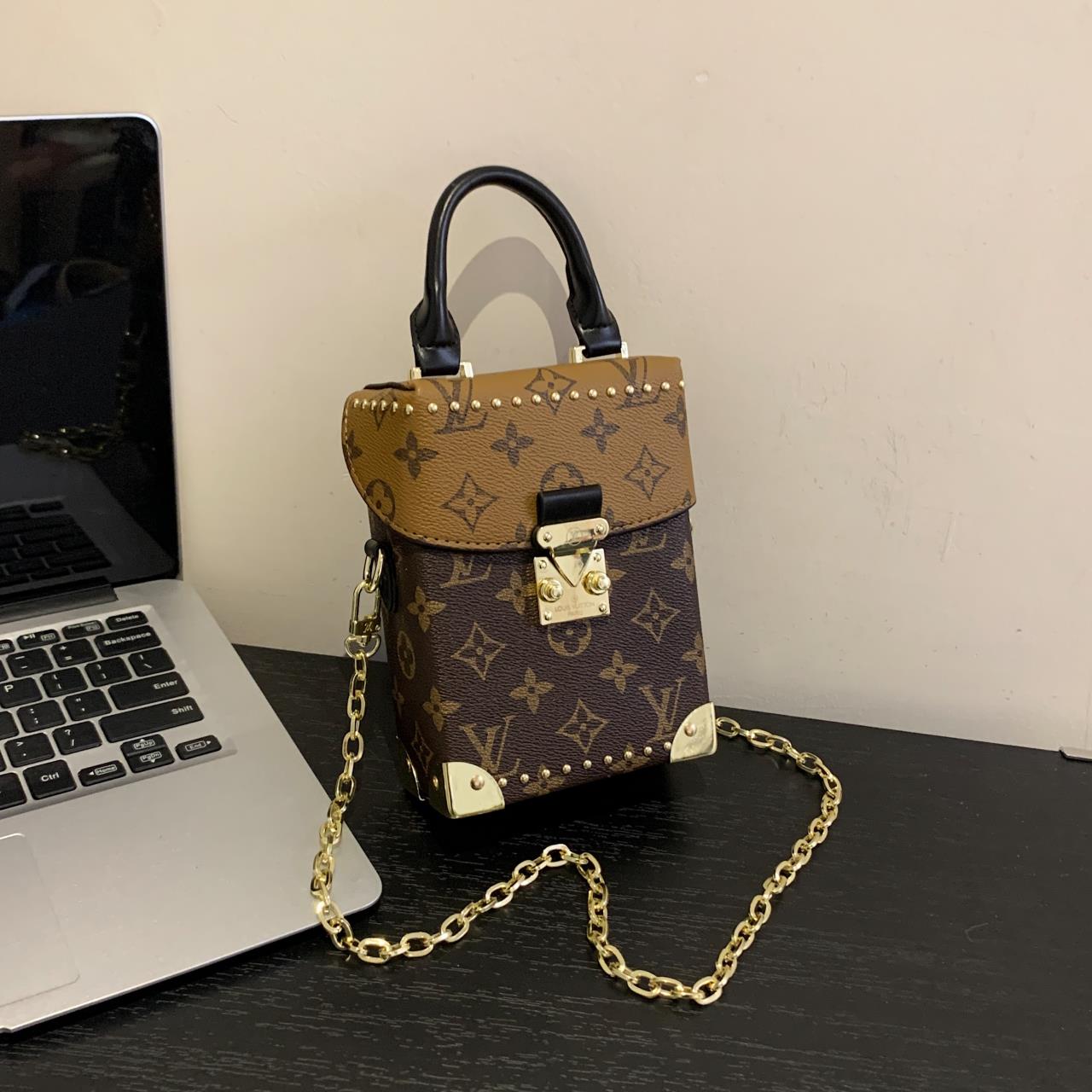 Louis vuitton handbag