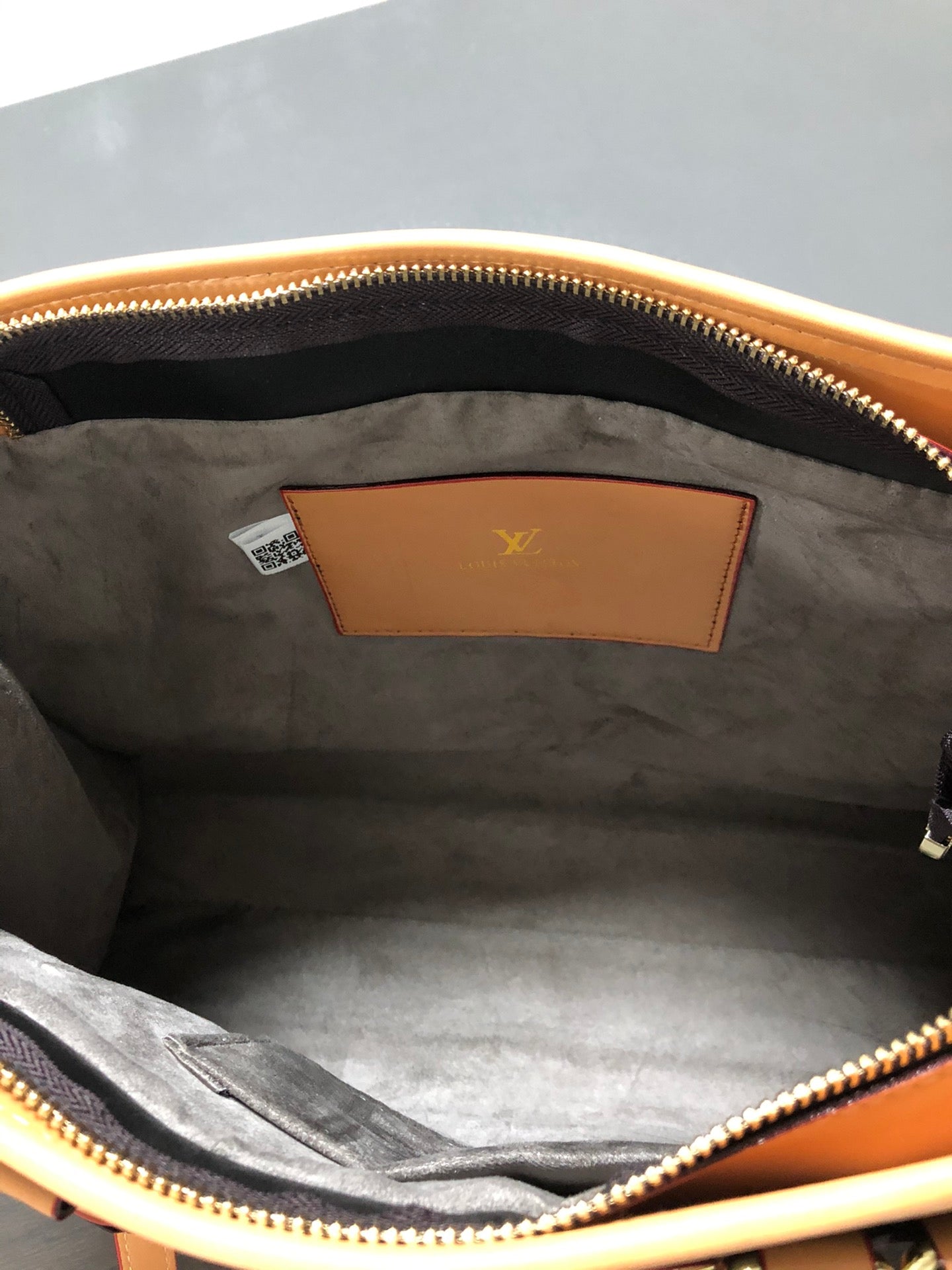 Louis vuitton handbag