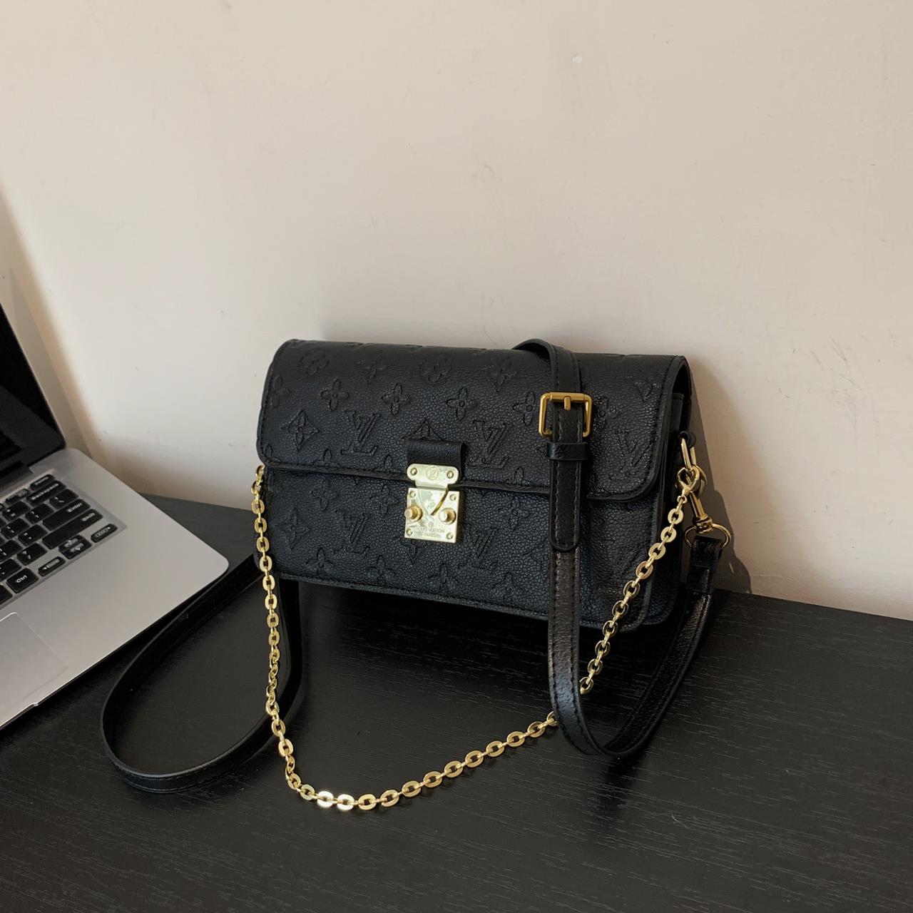 Louis vuitton handbag