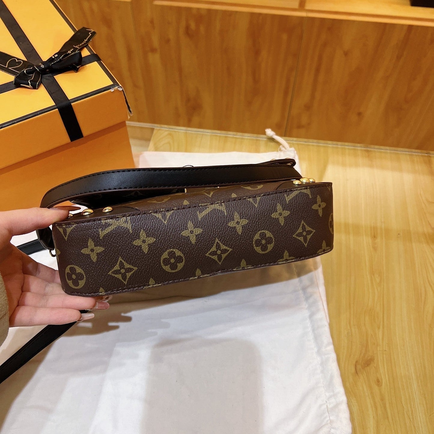 Louis vuitton handbag