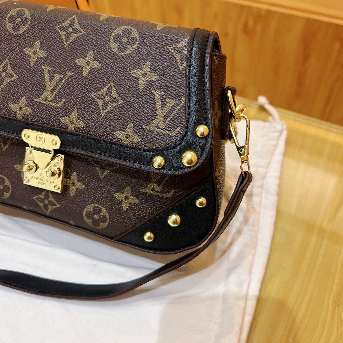 Louis vuitton handbag