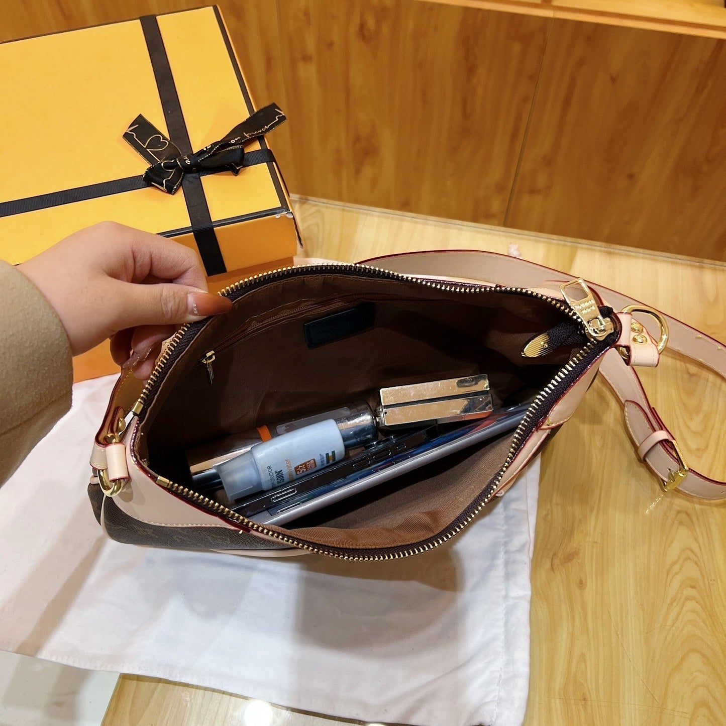 Louis vuitton handbag