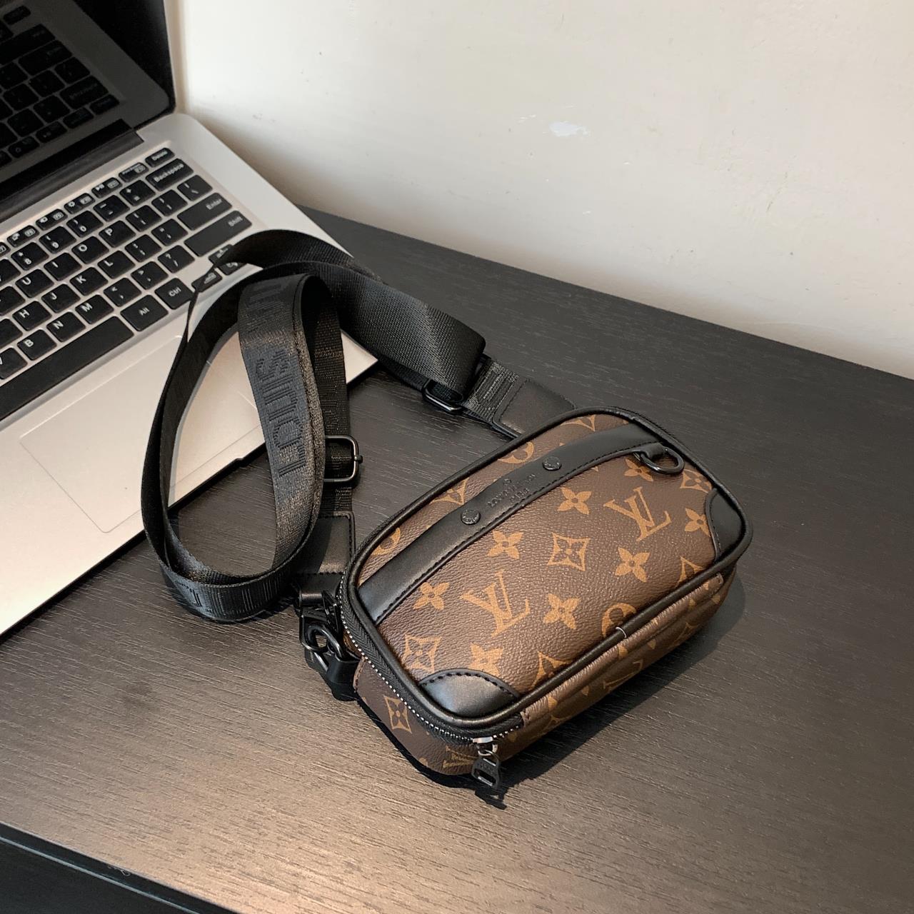 Louis vuitton handbag