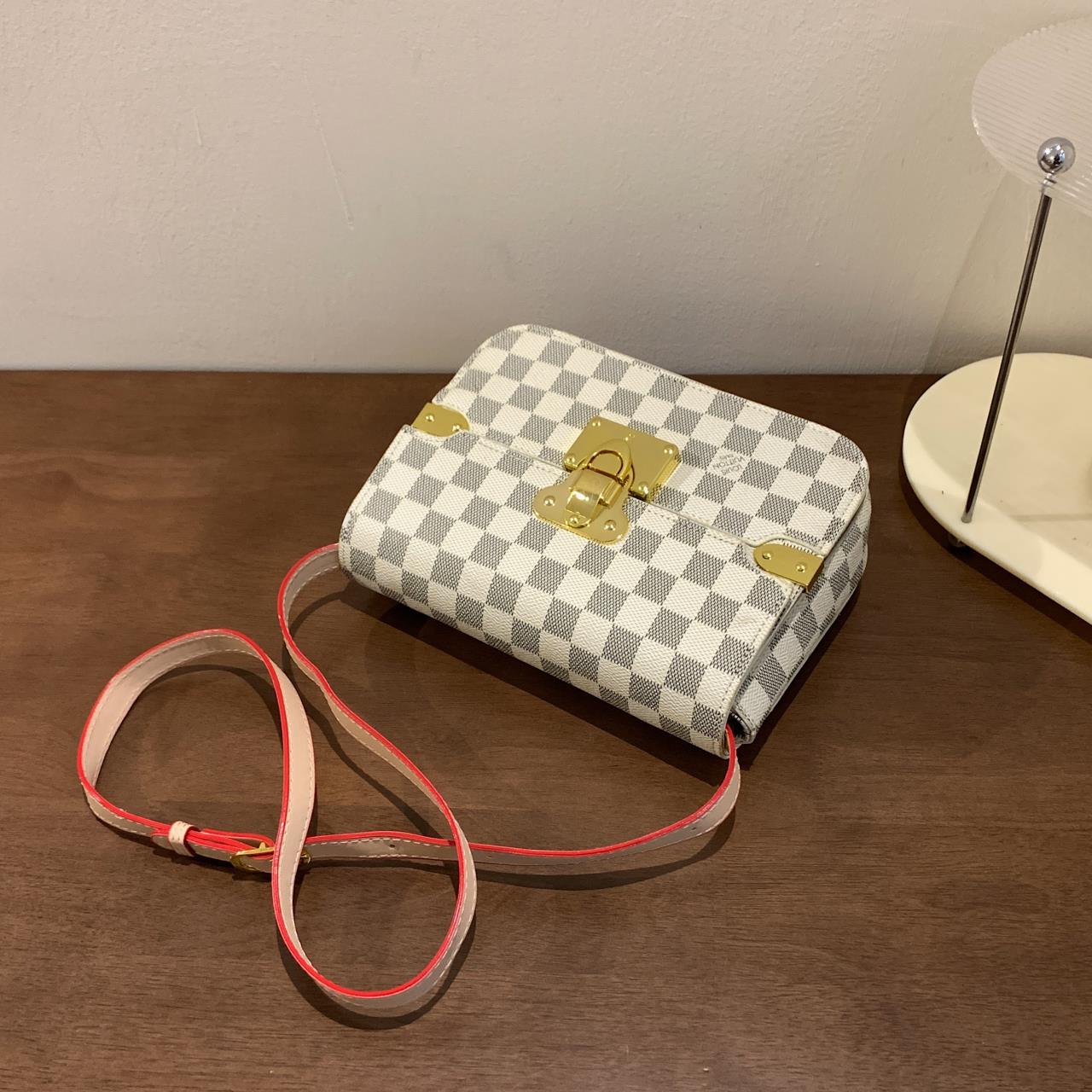 Louis vuitton handbag
