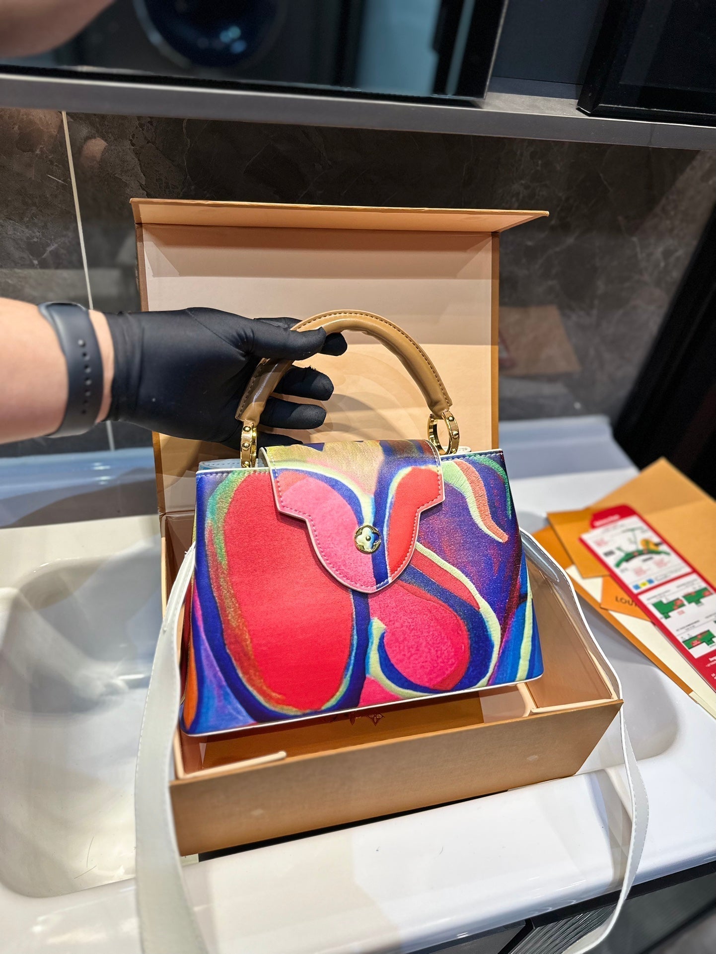 Louis Vuitton Capucines Handbag( 27cm)