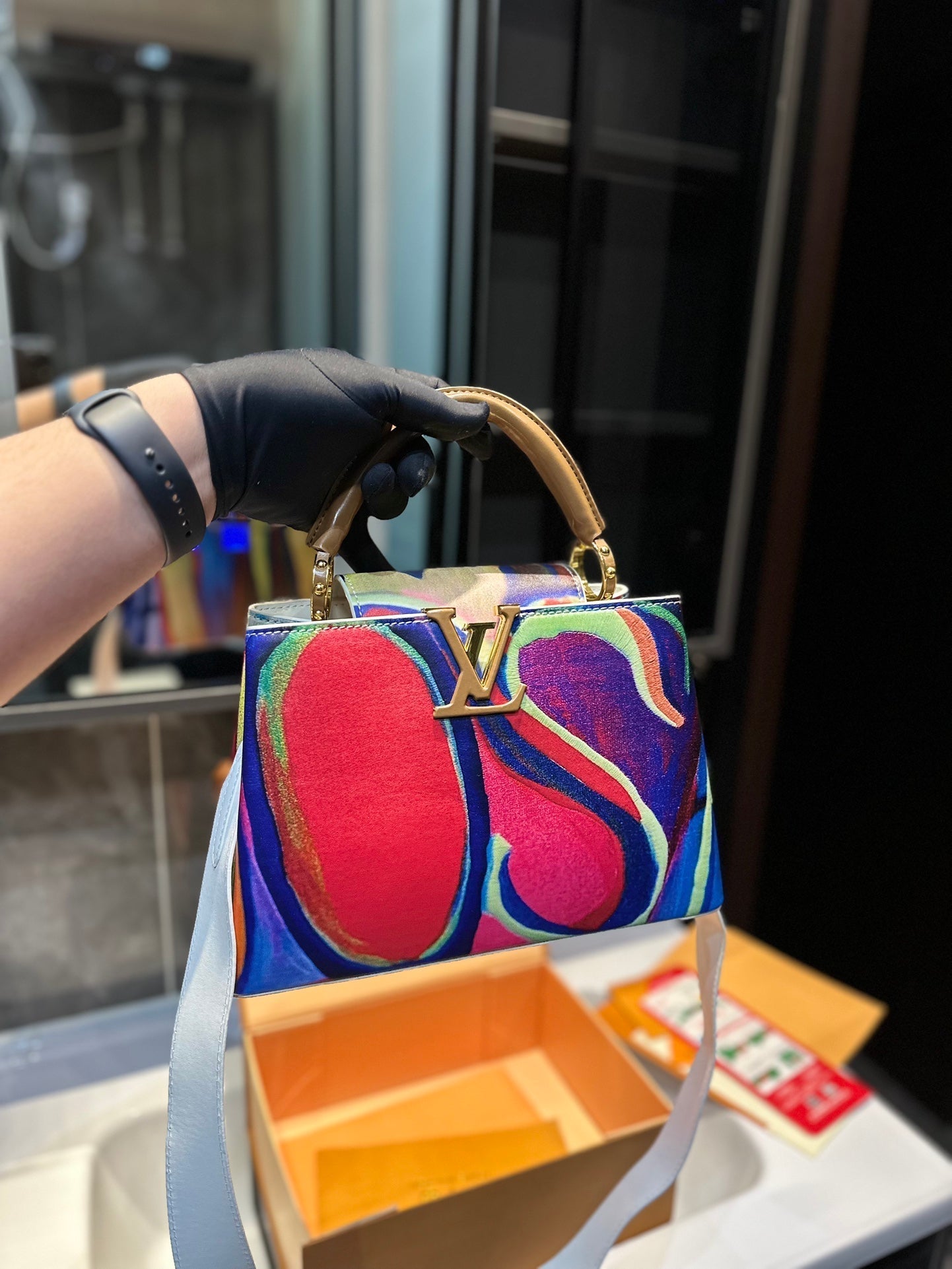 Louis Vuitton Capucines Handbag( 27cm)