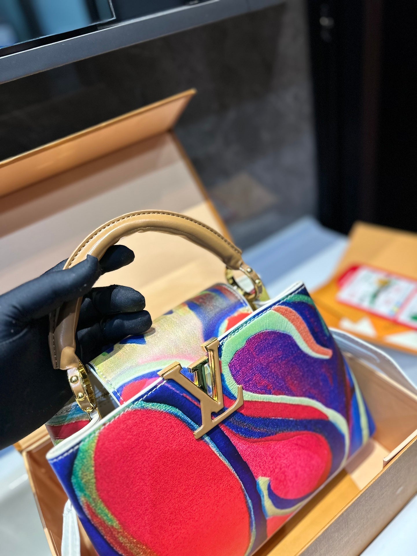 Louis Vuitton Capucines Handbag( 27cm)