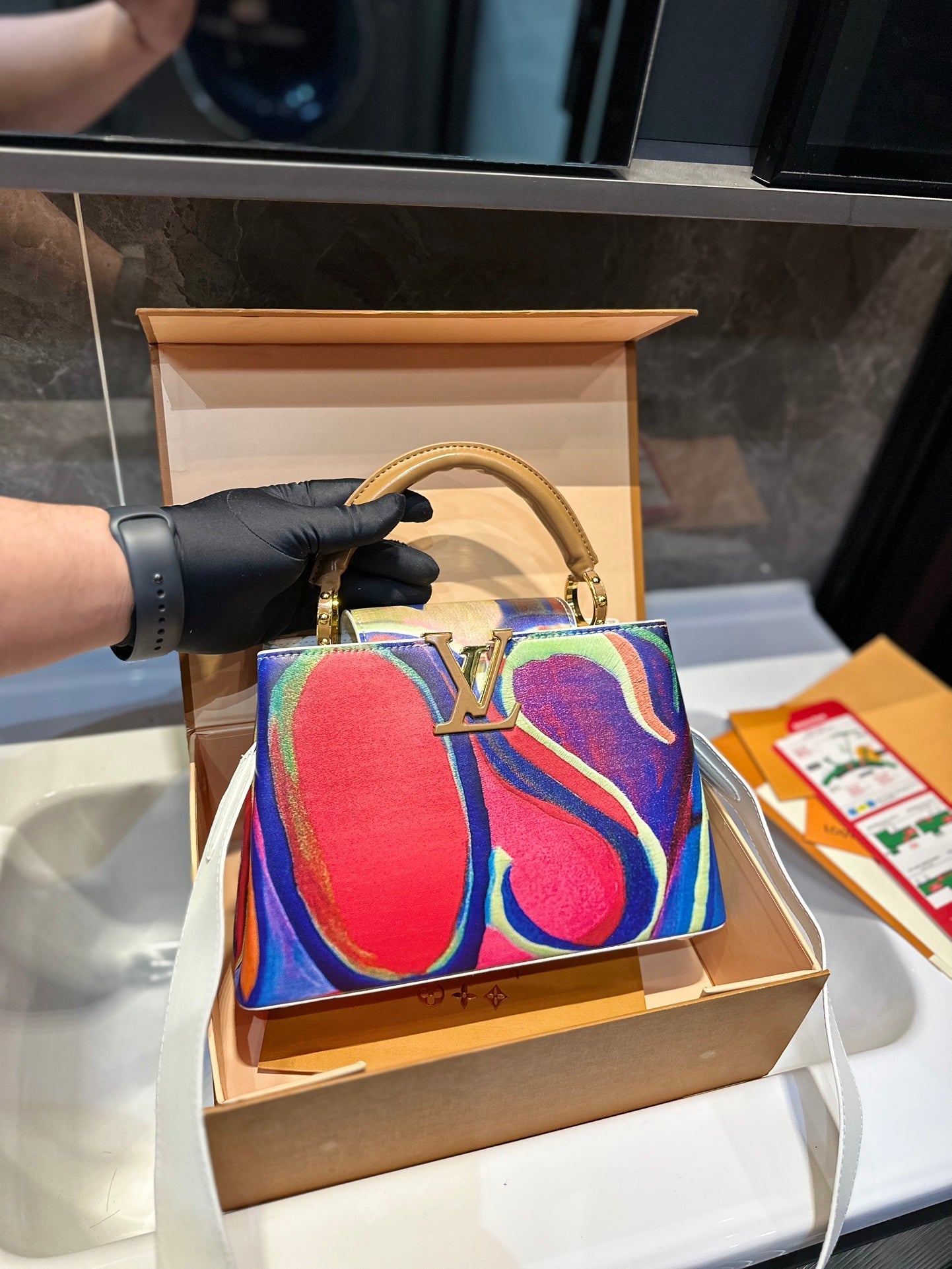 Louis Vuitton Capucines Handbag( 27cm)