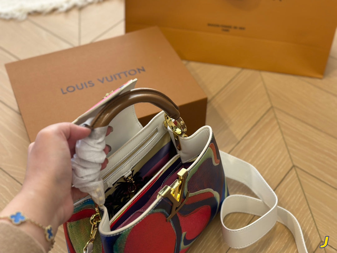 Louis Vuitton Capucines Handbag( 27cm)
