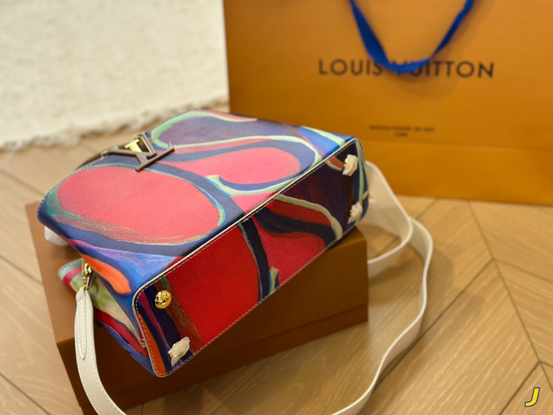 Louis Vuitton Capucines Handbag( 27cm)