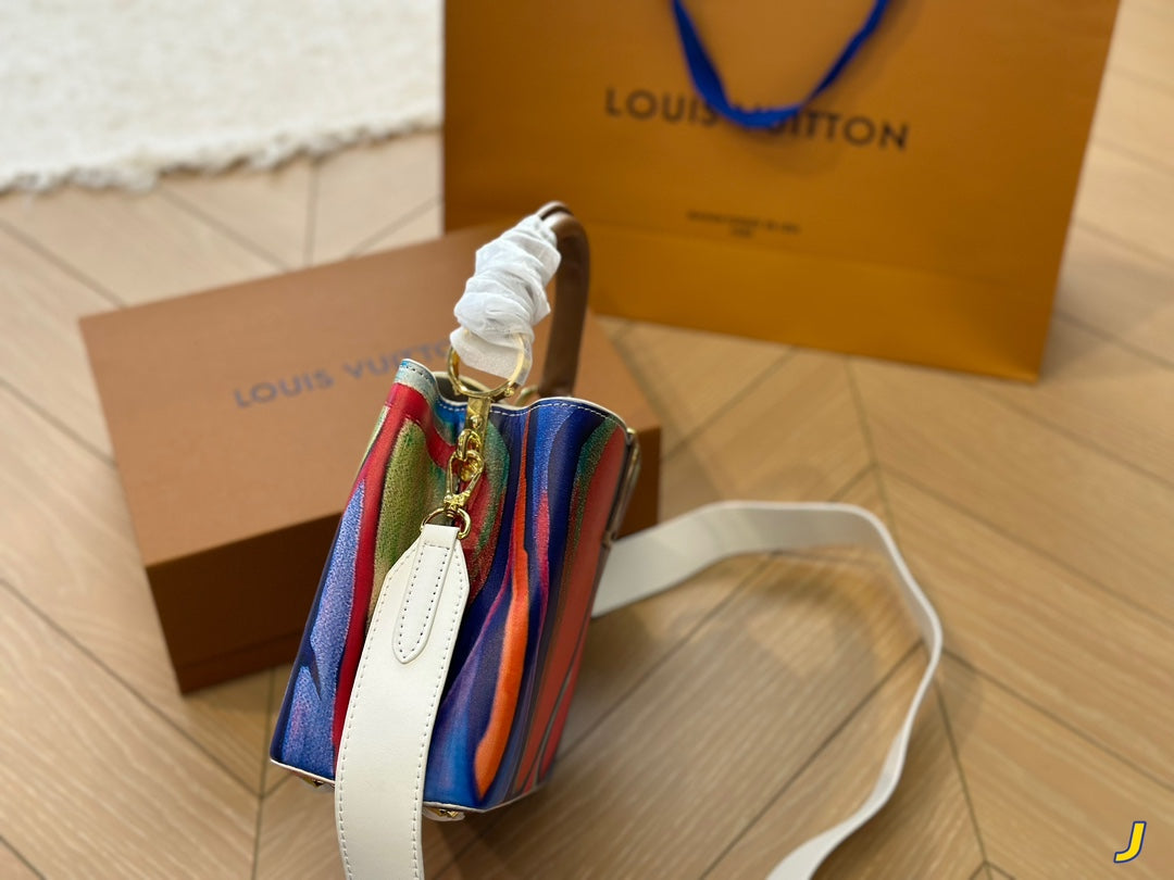 Louis Vuitton Capucines Handbag( 27cm)