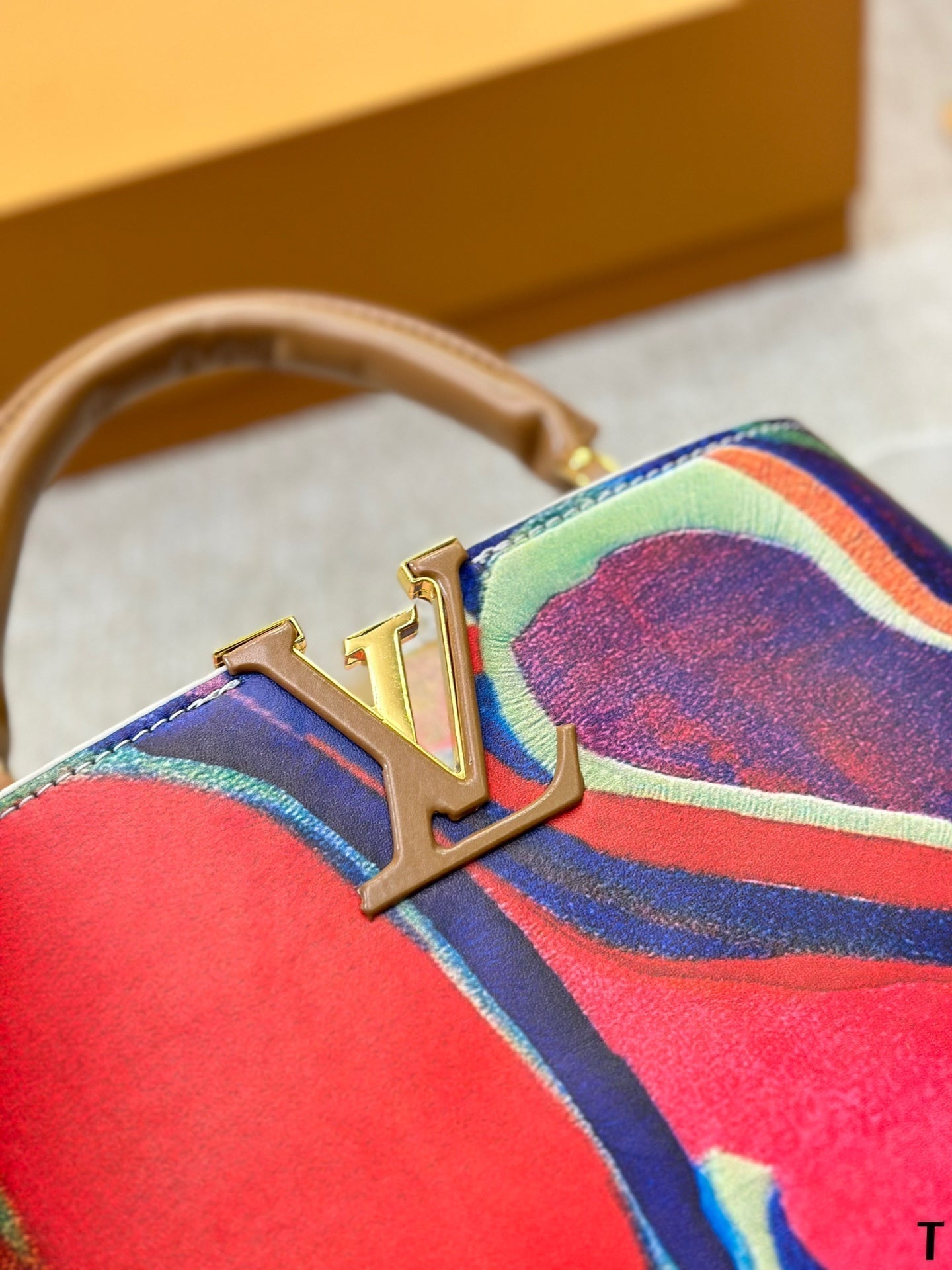 Louis Vuitton Capucines Handbag( 27cm)