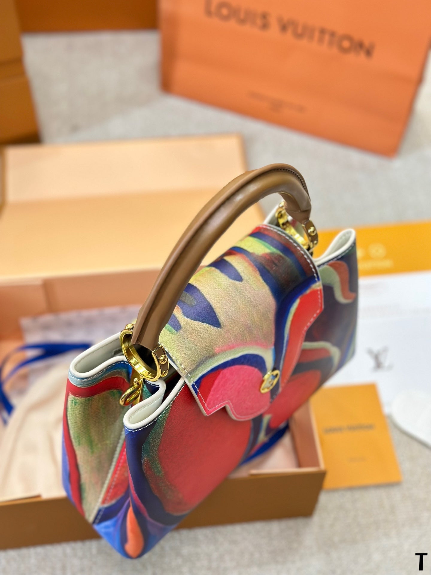 Louis Vuitton Capucines Handbag( 27cm)