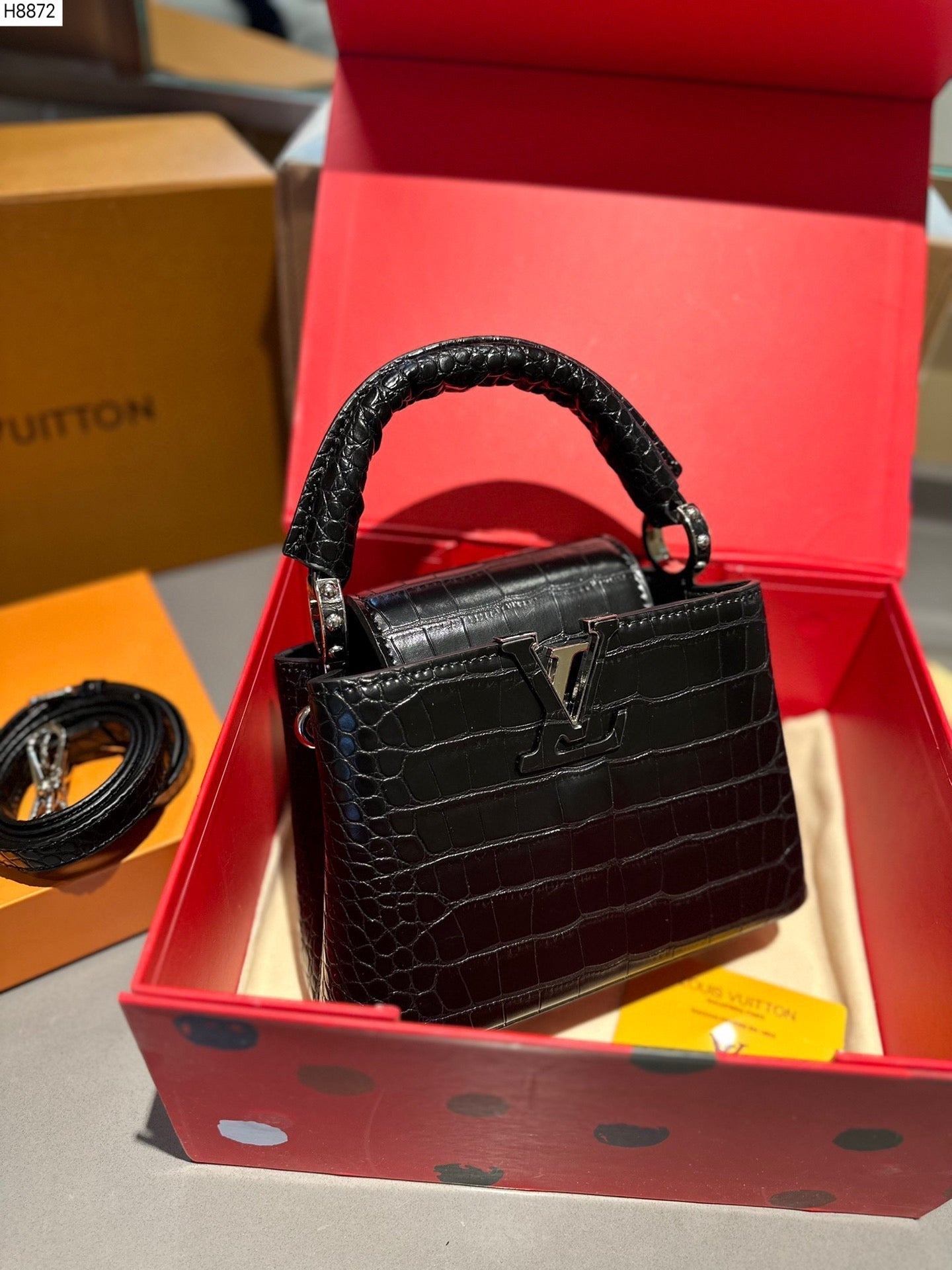 Louis Vuitton Capucines Handbag( 21cm)