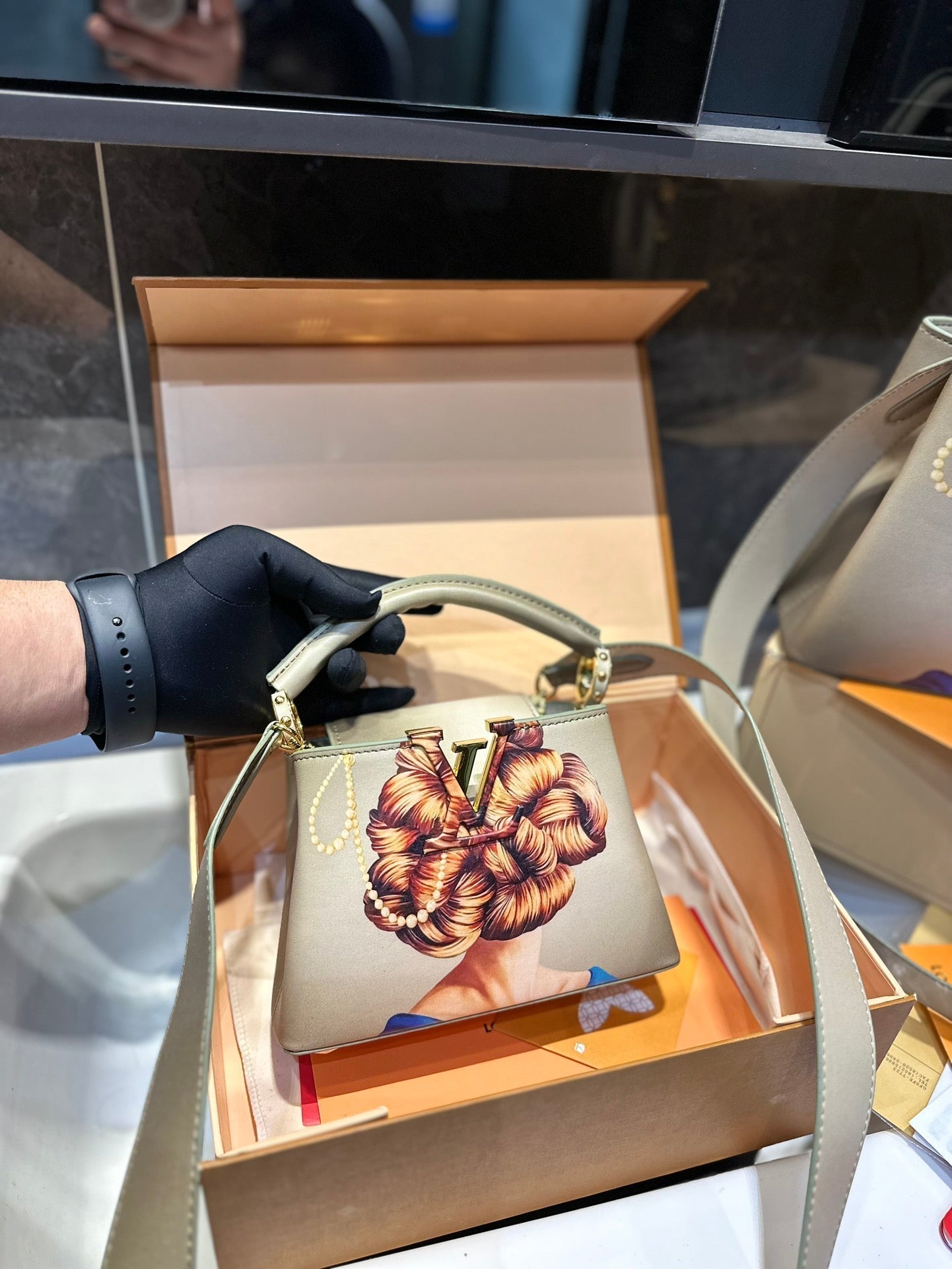 Louis Vuitton Capucines Handbag( 27cm snd 20cm)