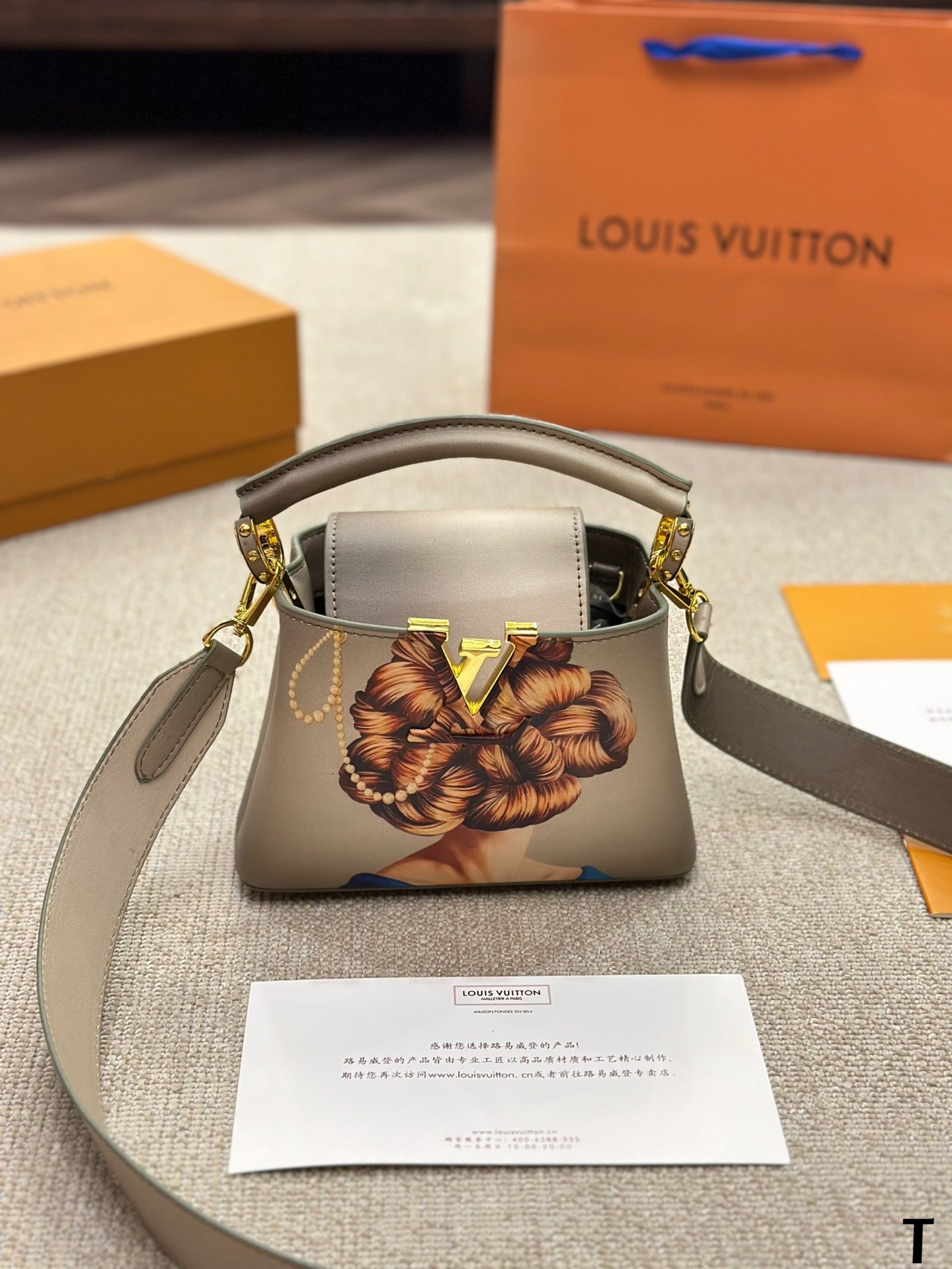 Louis Vuitton Capucines Handbag( 27cm snd 20cm)