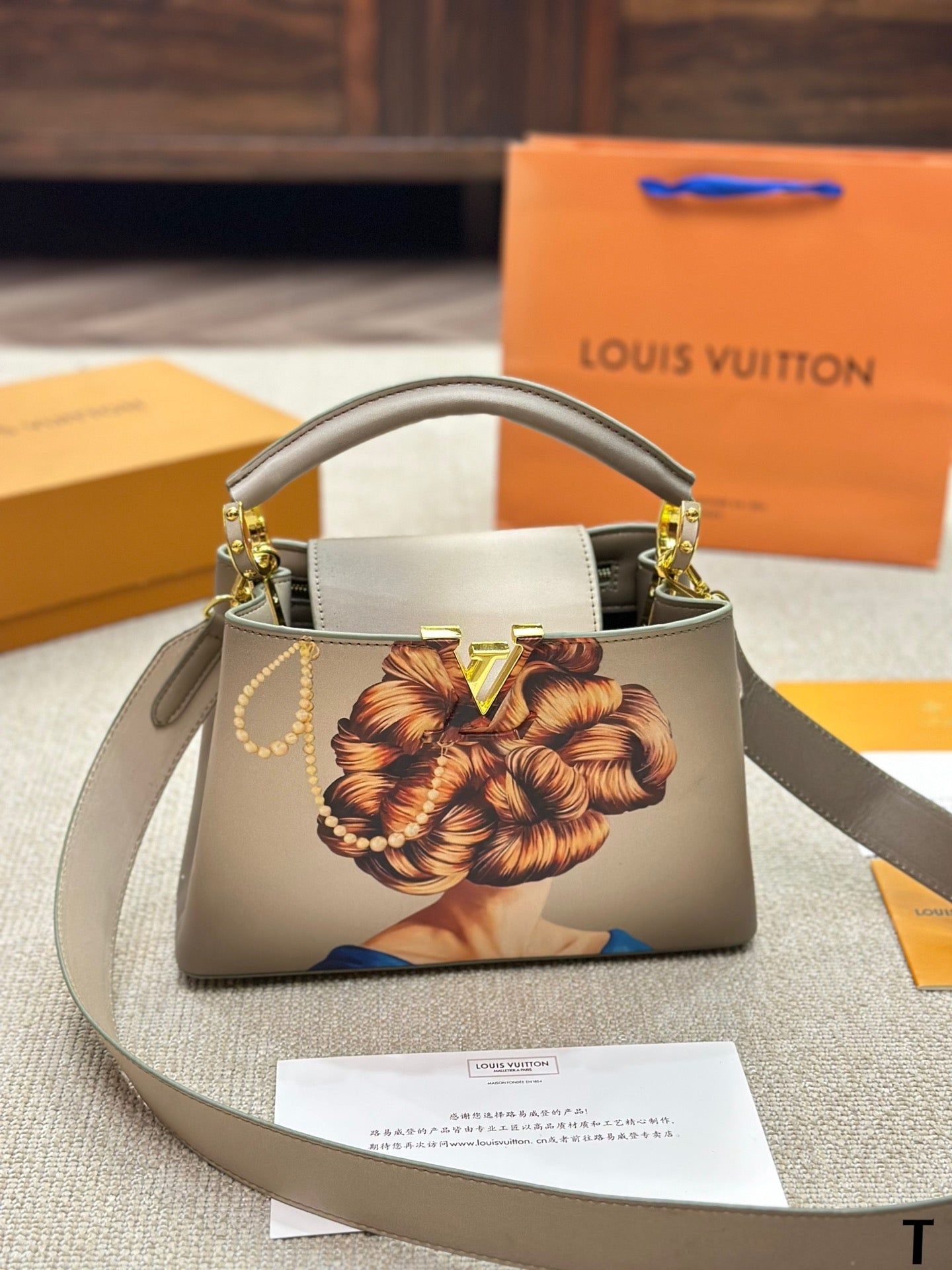Louis Vuitton Capucines Handbag( 27cm snd 20cm)