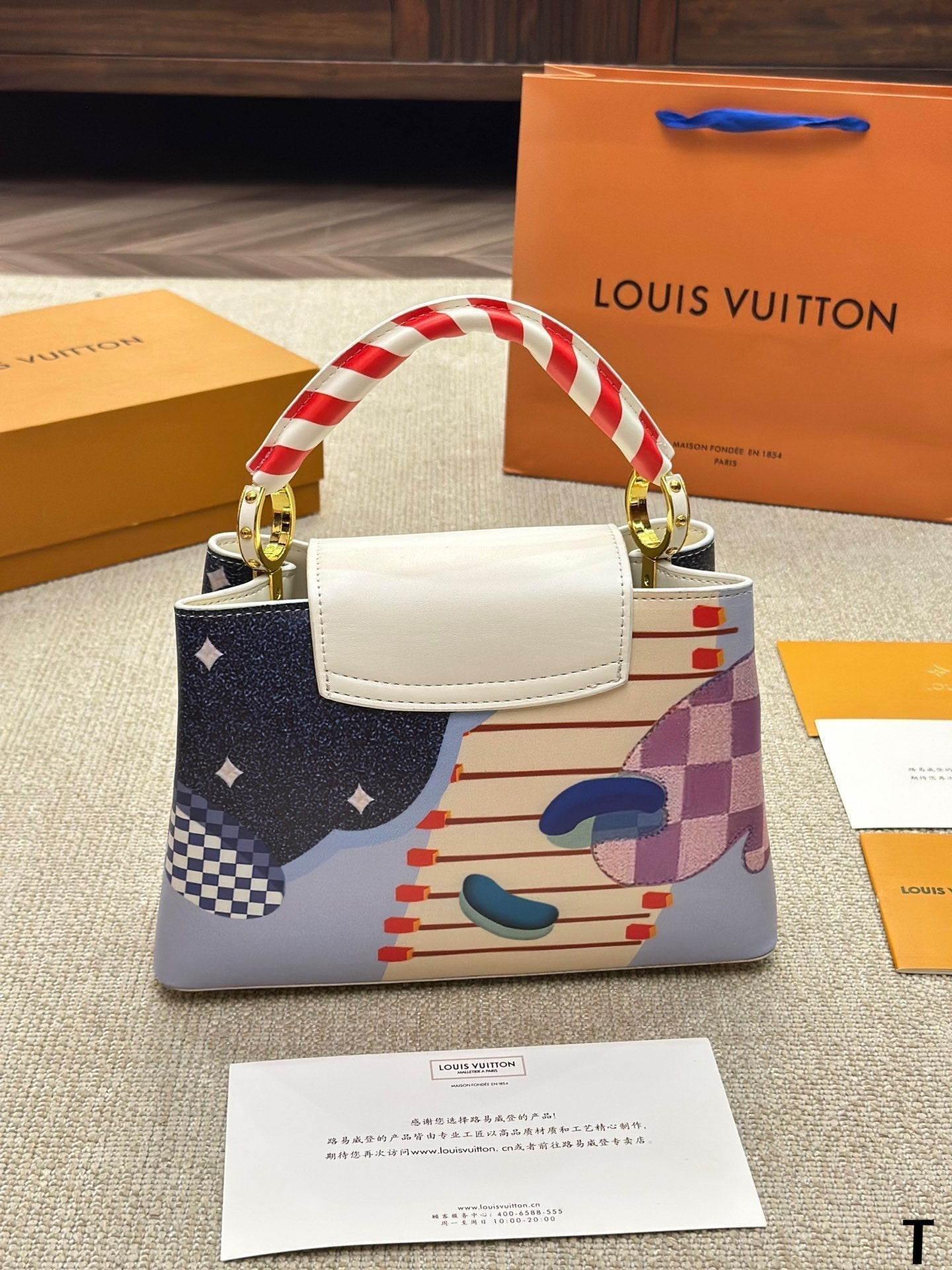 Louis Vuitton Capucines Handbag( 27cm snd 20cm)