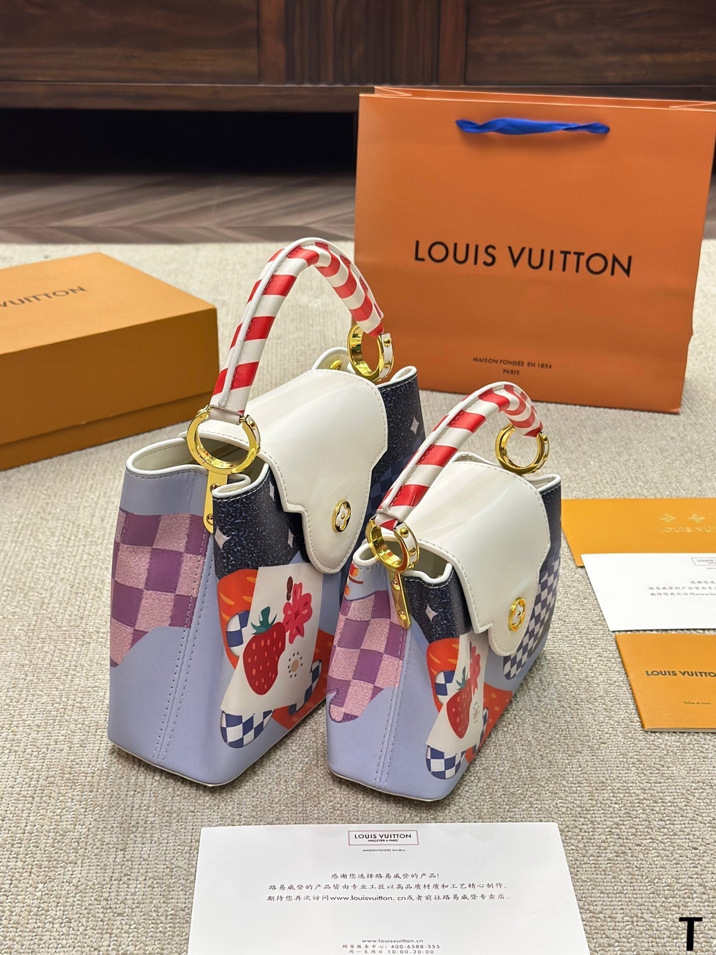 Louis Vuitton Capucines Handbag( 27cm snd 20cm)